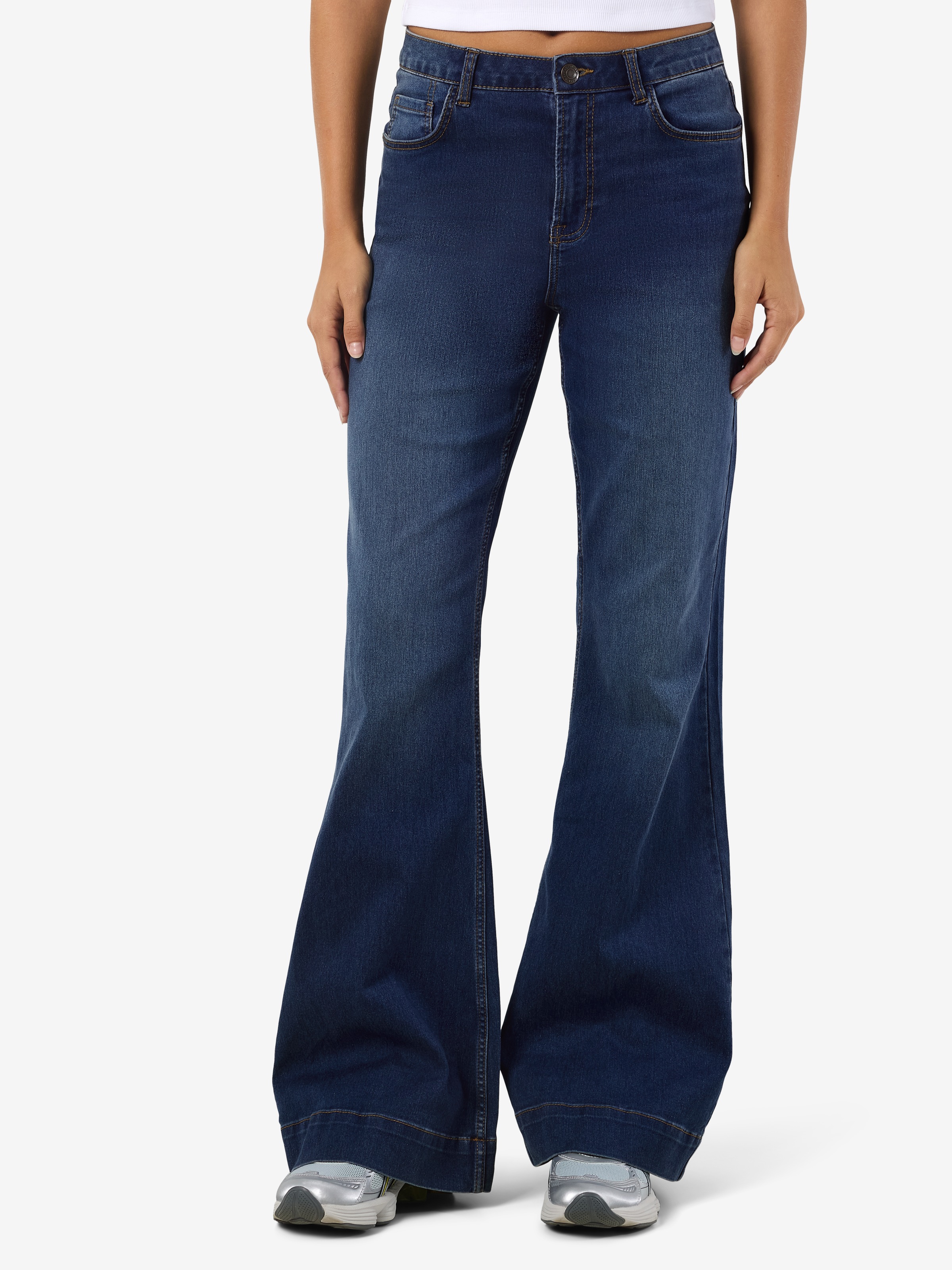 Image of Noisy may Slim-fit-Jeans "NMROOXY HW FLARE JEANS VI580MB NOOS"