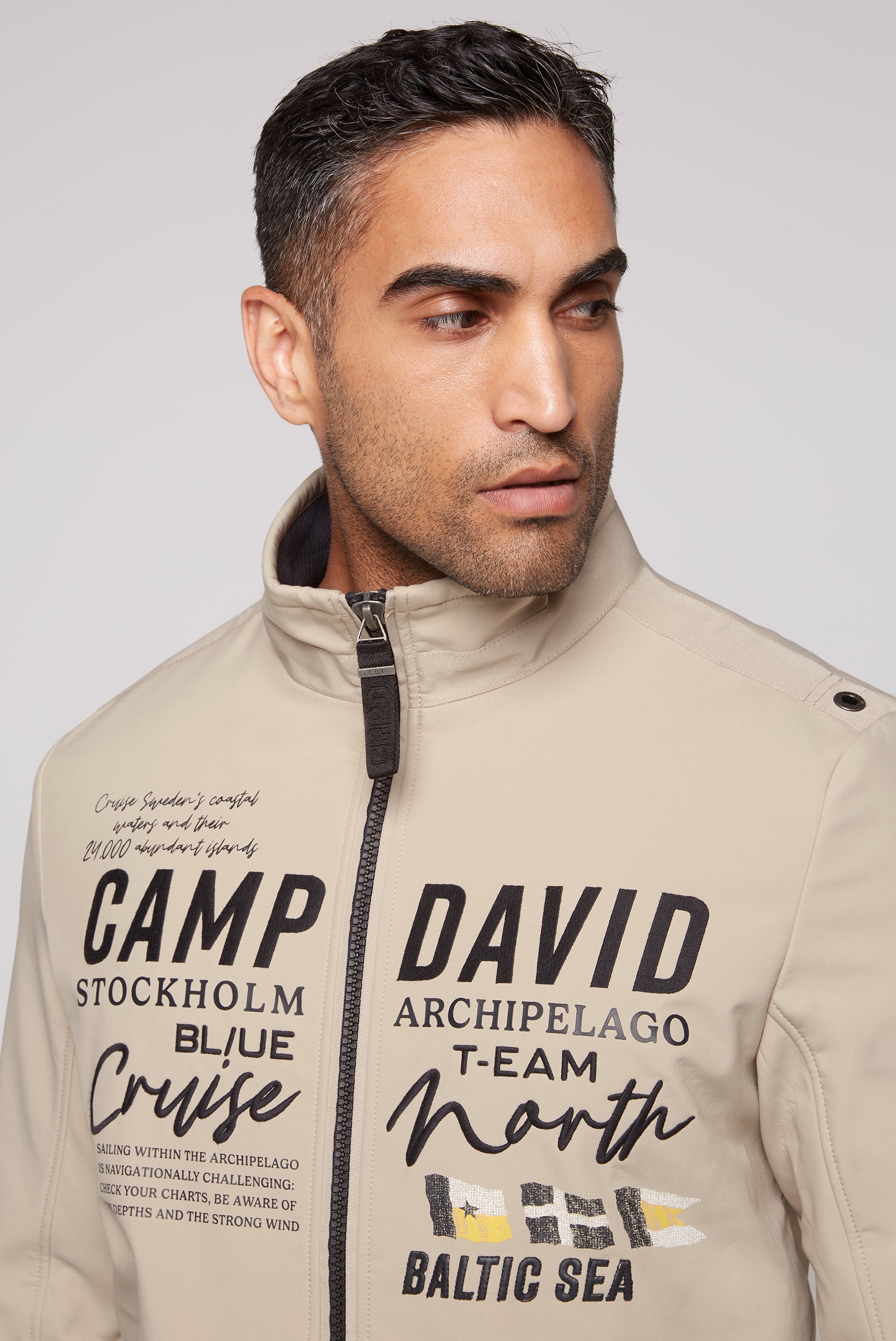 CAMP DAVID Softshelljacke, ohne Kapuze, mit Stehkragen und Logo-Prints und Stickereien