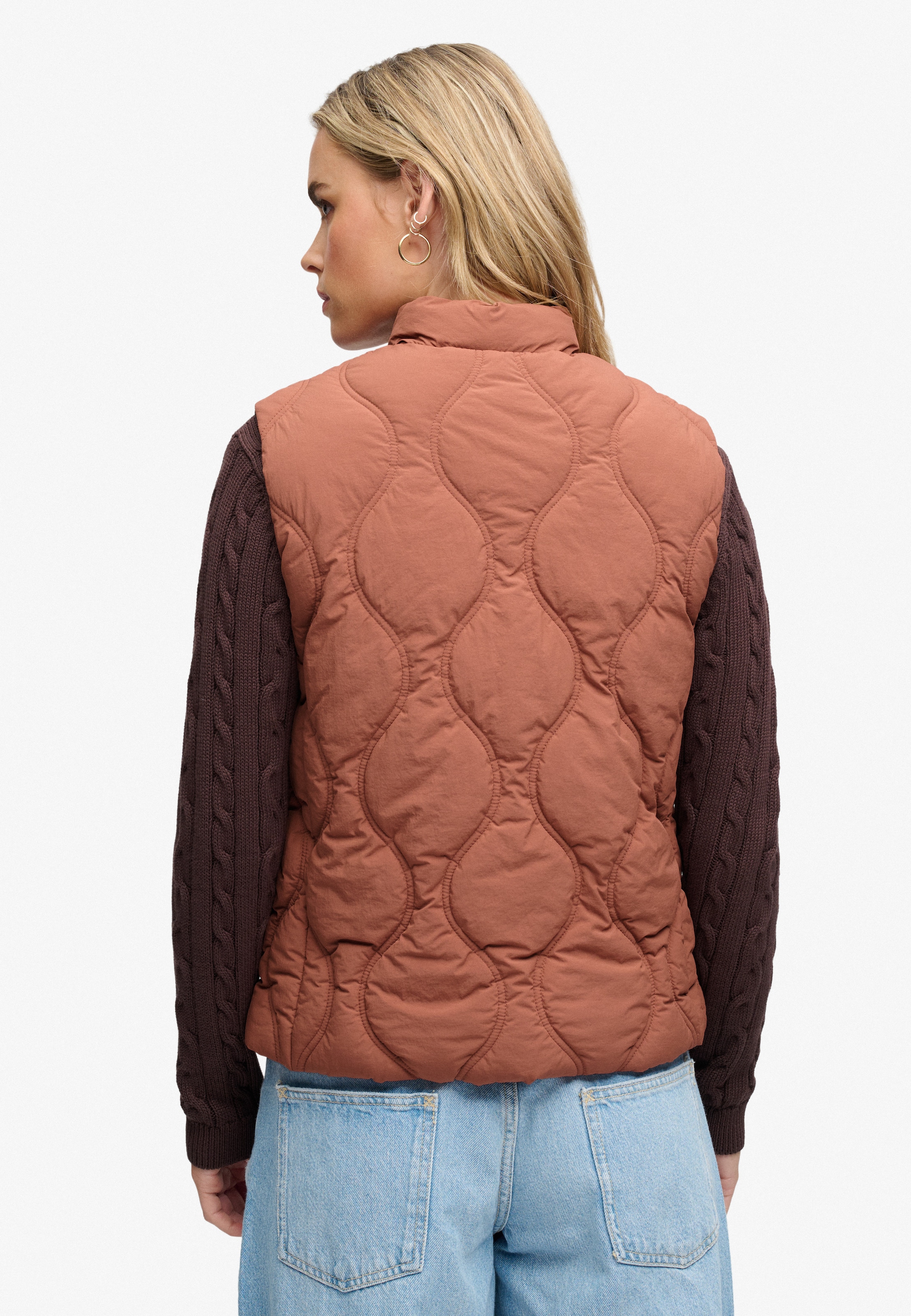 Superdry Gilet matelassé »ONION QUILT CRINKLE SNAP GILET« en nylon, coupe slim, avec fermeture éclair, longueur normale