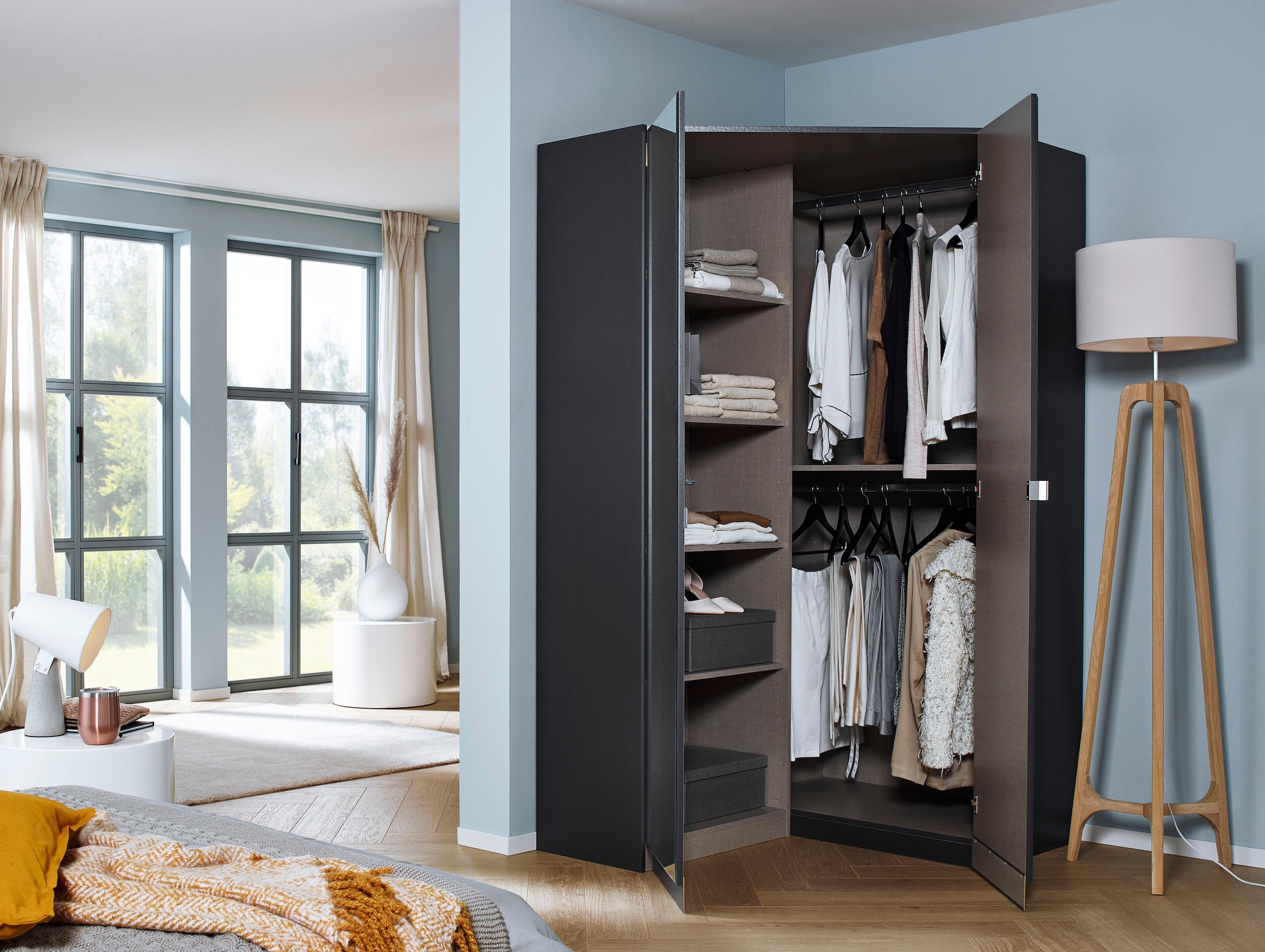 rauch Eckkleiderschrank »Kleiderschrank Schrank Garderobe Garderobenschrank Eckschrank HOMBURG« Schenkelmass: 117x104 cm, Höhe: 197 cm,  voll aufgelegter Spiegel, Vollausstattung viel Platz MADE IN GERMANY