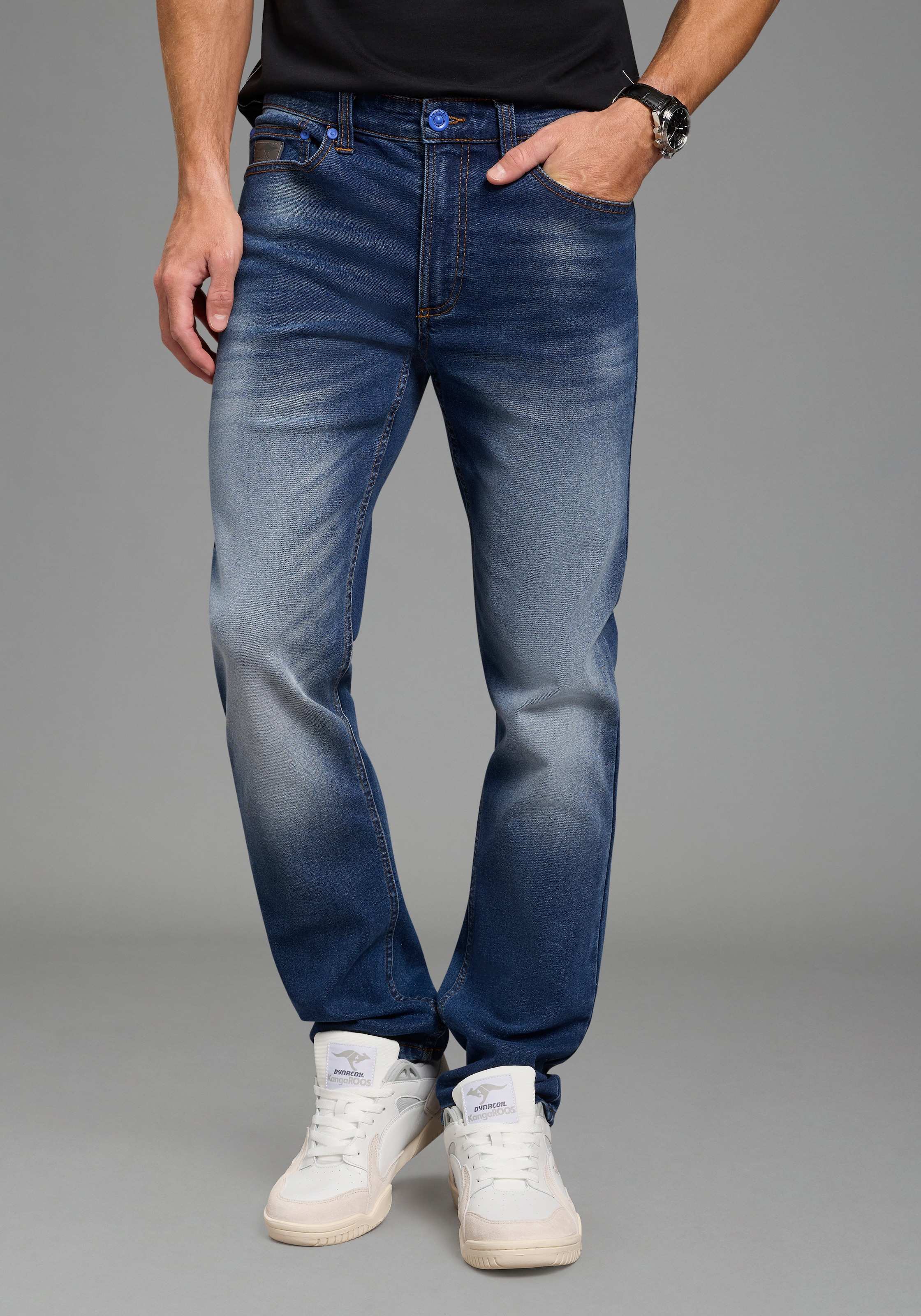 Image of KangaROOS Jogg Pants Straight-Fit, normale Leibhöhe, mit Knopf-Applikation