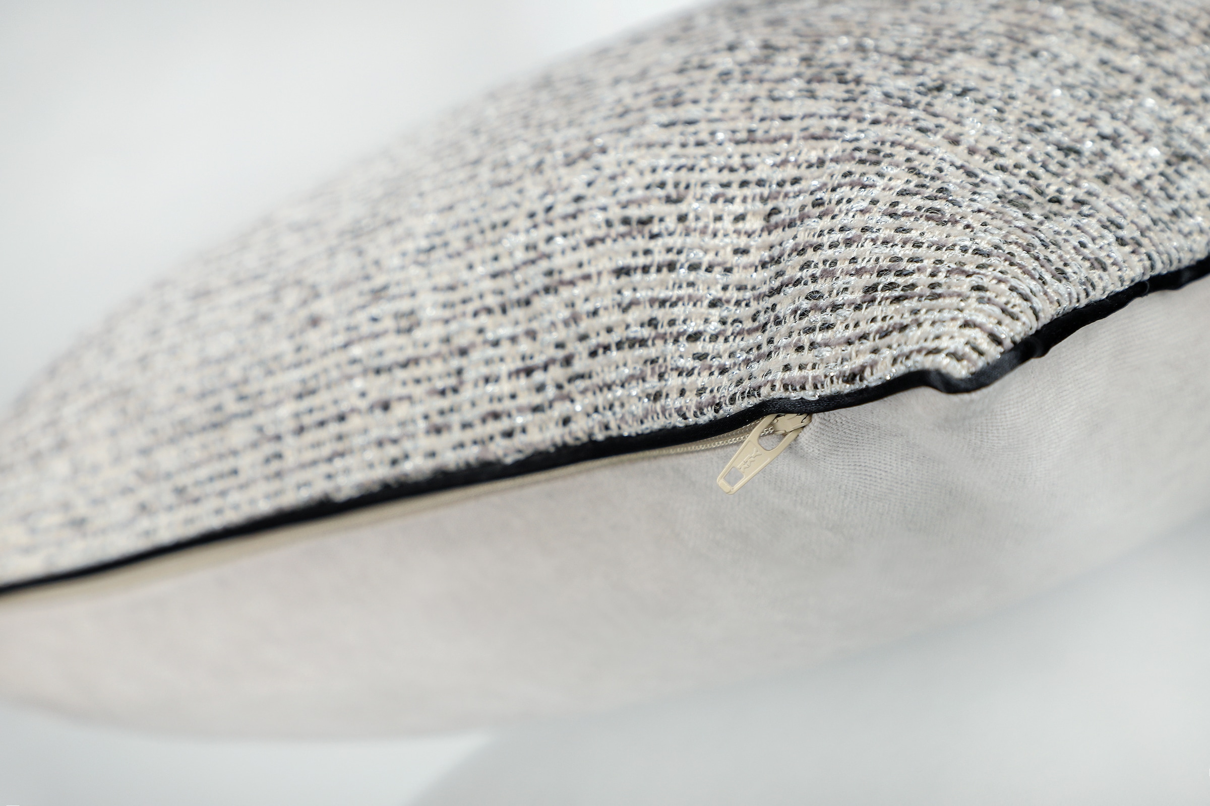 SCHÖNER WOHNEN-Kollektion Dekokissen »Treasure« mit glänzenden Highlights