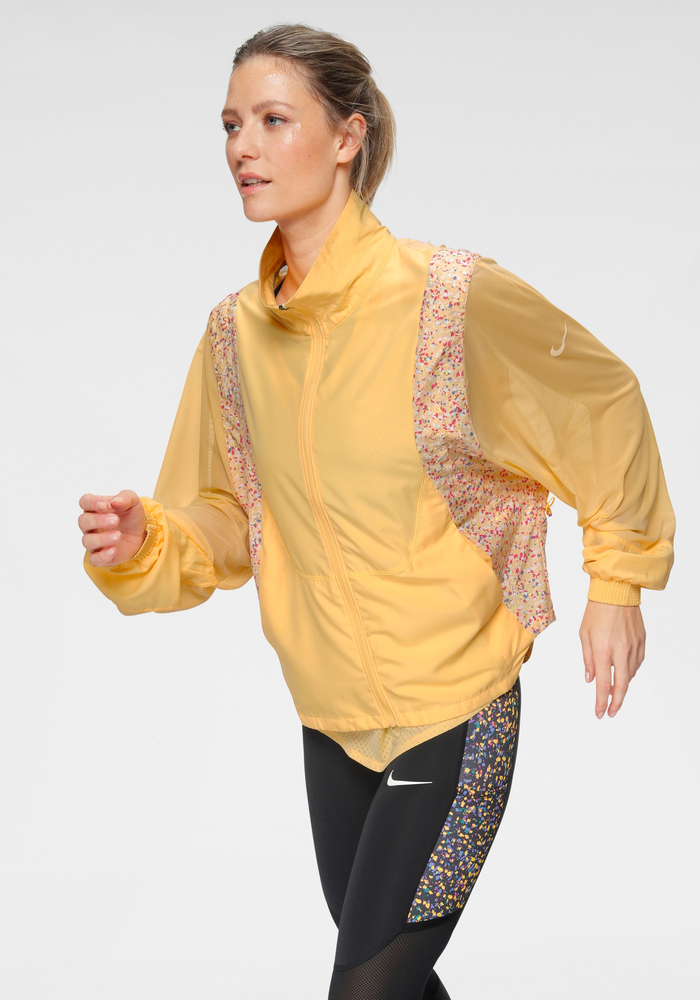 Image of Nike Laufjacke »Nike Icon Clash Women's Running Jacket«, Kontrastfarbene Einsätze bei Ackermann Versand Schweiz