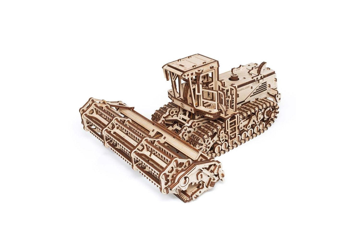 Image of Modellbausatz "Eco-Wood-Art Mähdrescher CS-150C" 963 Stk. tlg.