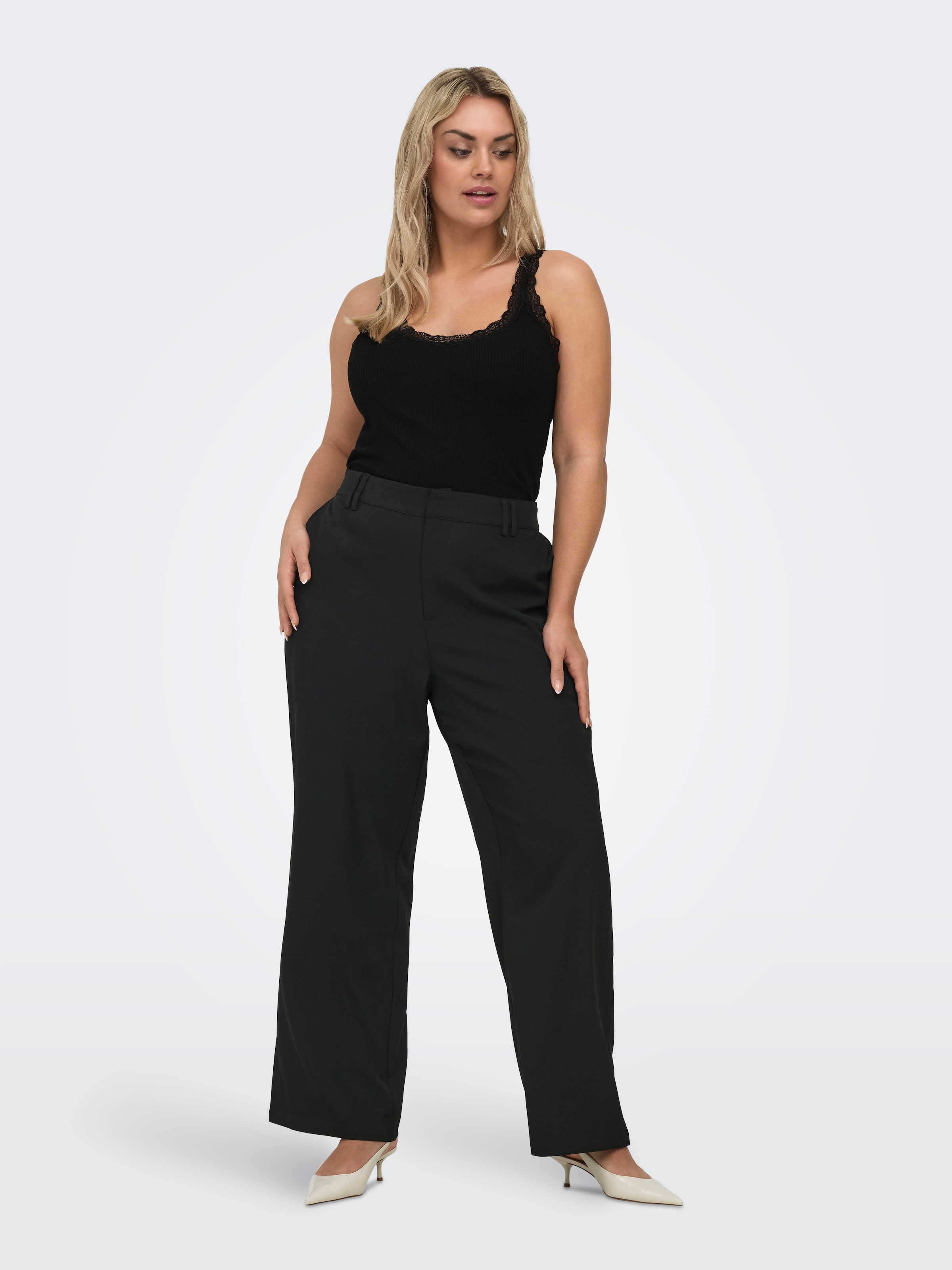 ONLY CARMAKOMA Top à bretelles »CARSARA SHARAI LACE TANK TOP JRS NOOS« mit Spitze am Ausschnitt und leicht gewelltem Saum