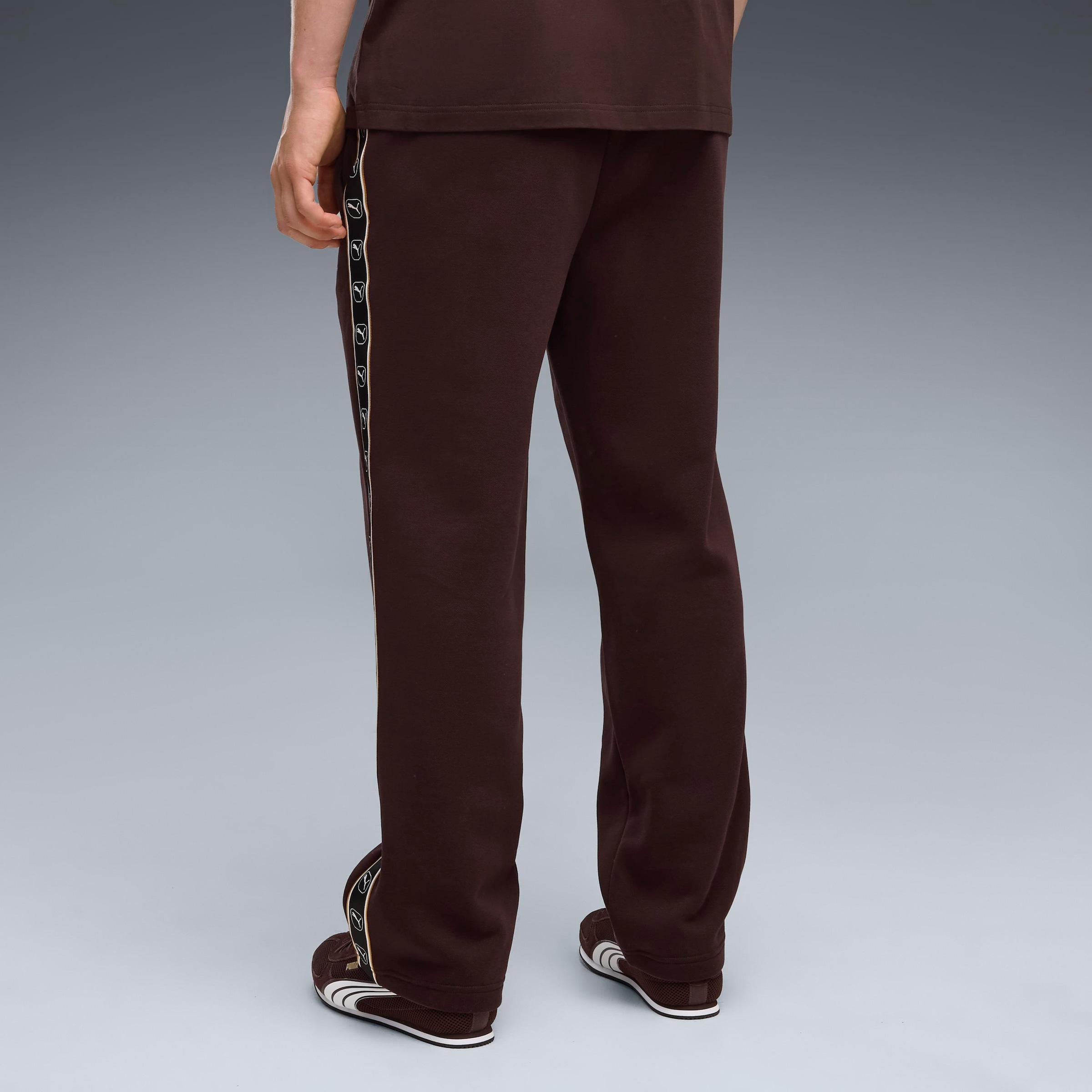 PUMA Pantalon de survêtement »ESS ELEVATED TAPE RELAXED SWEATPANTS FL OP«  avec poches fendues, en mélange de coton, coupe décontractée