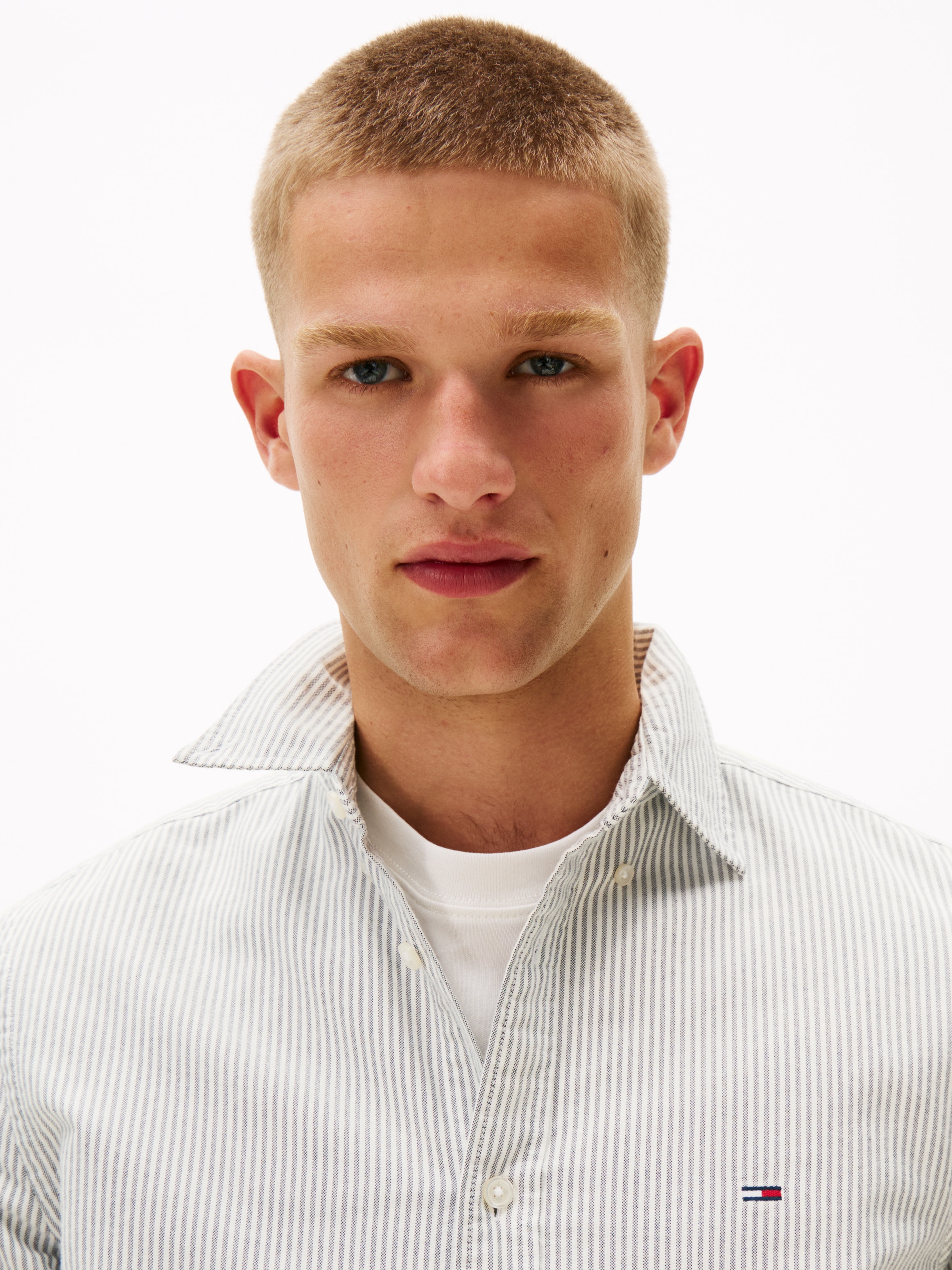Tommy Jeans Langarmhemd »TJM SLIM STRIPE OXFORD SHIRT EXT«, Mit Button-Down-Kragen