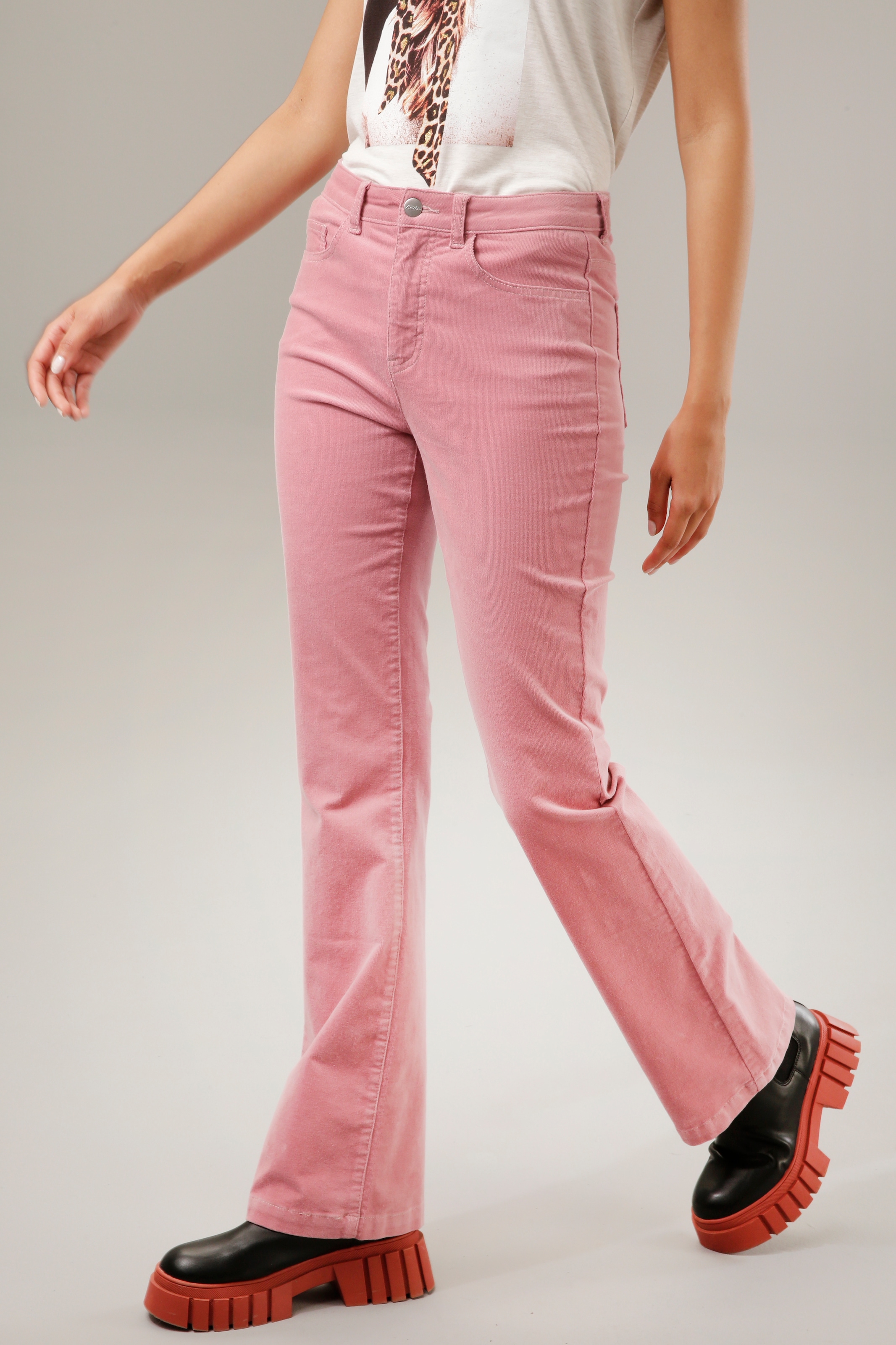 Aniston CASUAL Cordhose, in trendiger Bootcut-Form versandkostenfrei auf | Bootcut Jeans