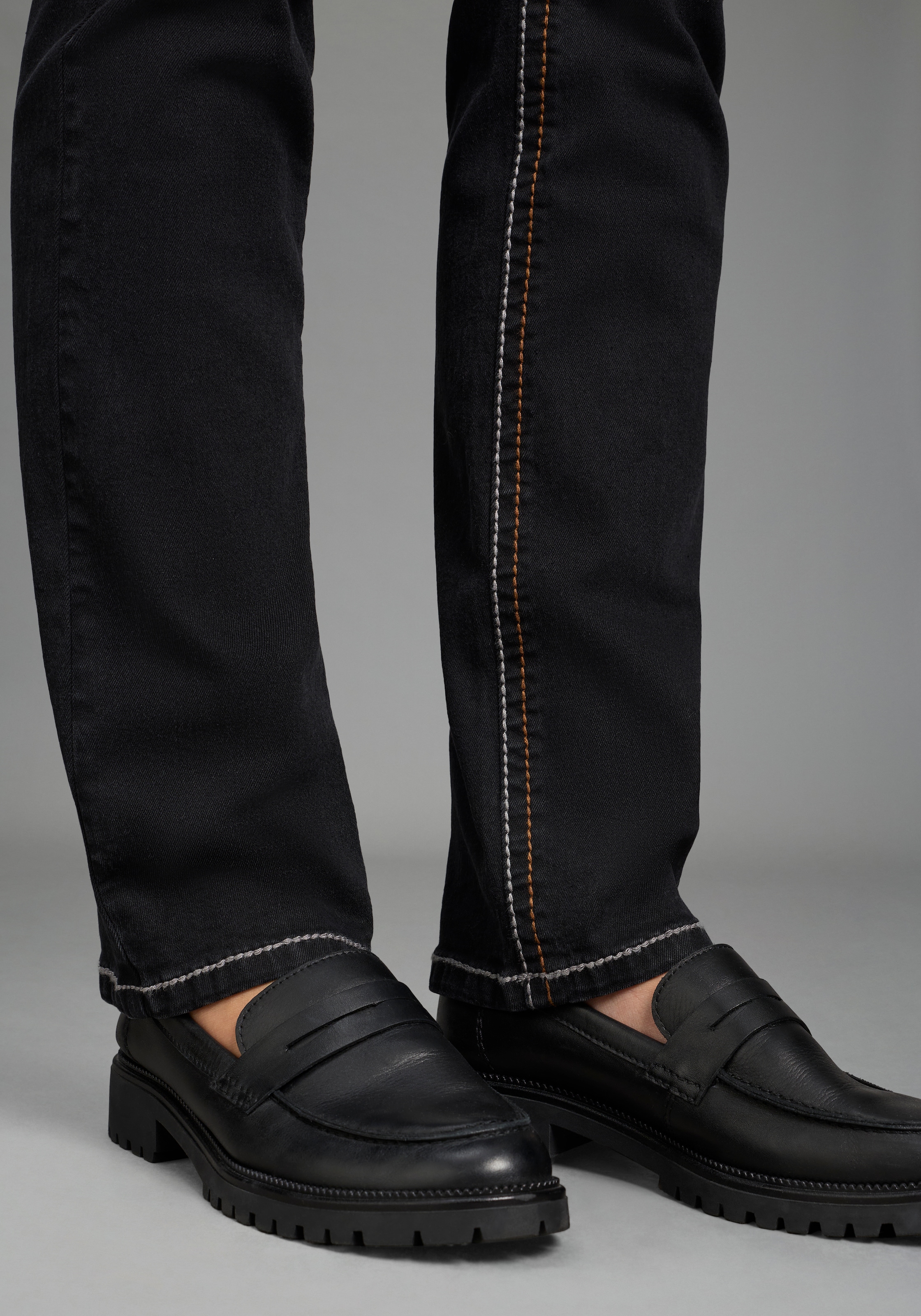 Arizona Jeans droit »Kontrastnähte« taille basse, en forme 5 poches, lavage effet usé