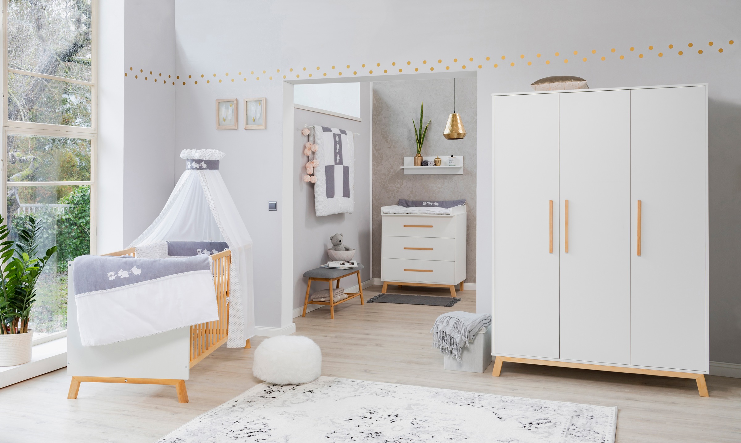 Image of Schardt Babyzimmer-Komplettset »Sienna White«, (Set, 3 St., Kinderbett, Schrank, Wickelkommode), Made in Germany; mit Kinderbett, Schrank und Wickelkommode bei Ackermann Versand Schweiz