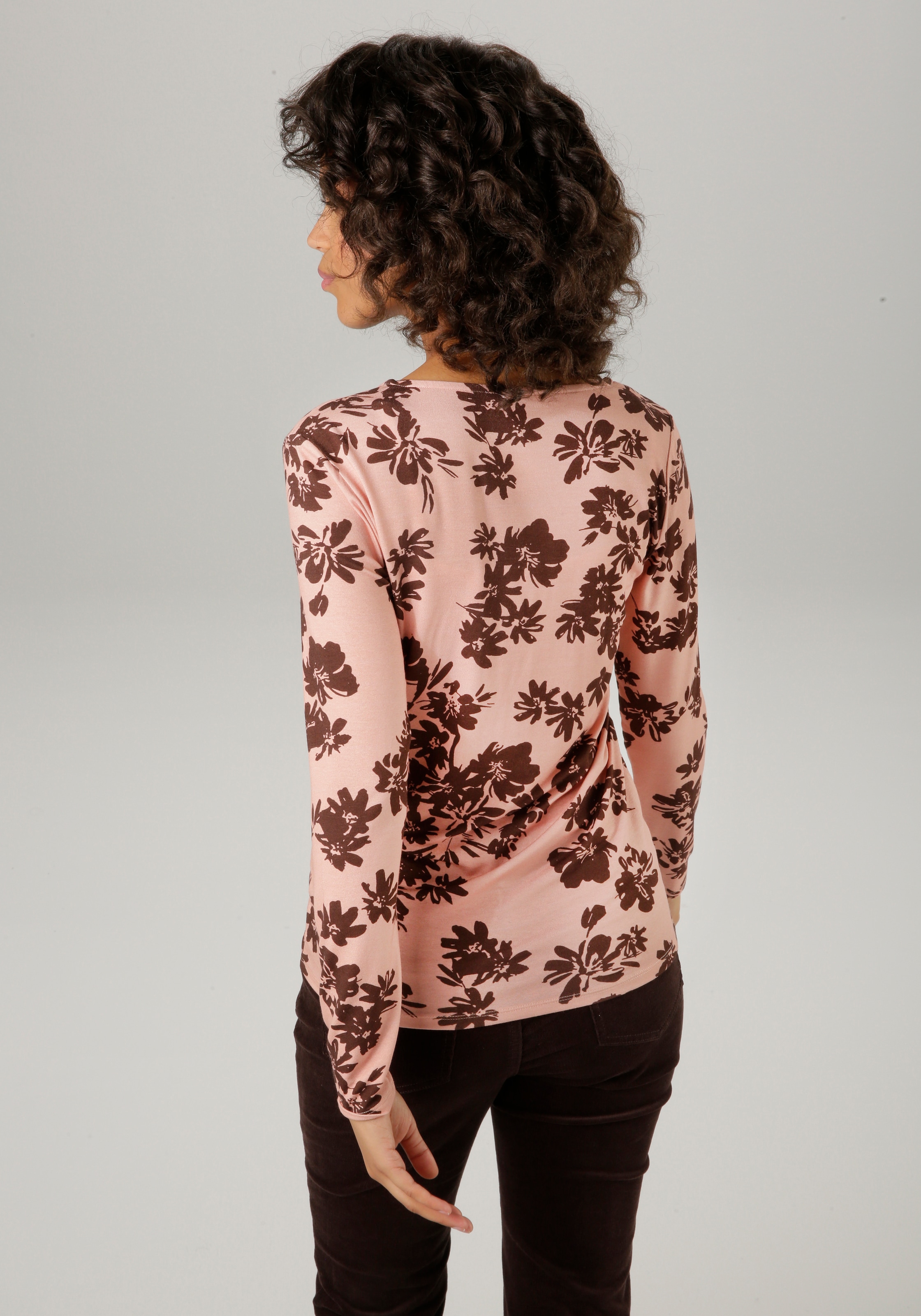 Aniston CASUAL Langarmshirt, mit asymmetrischem Rundhals-Ausschnitt