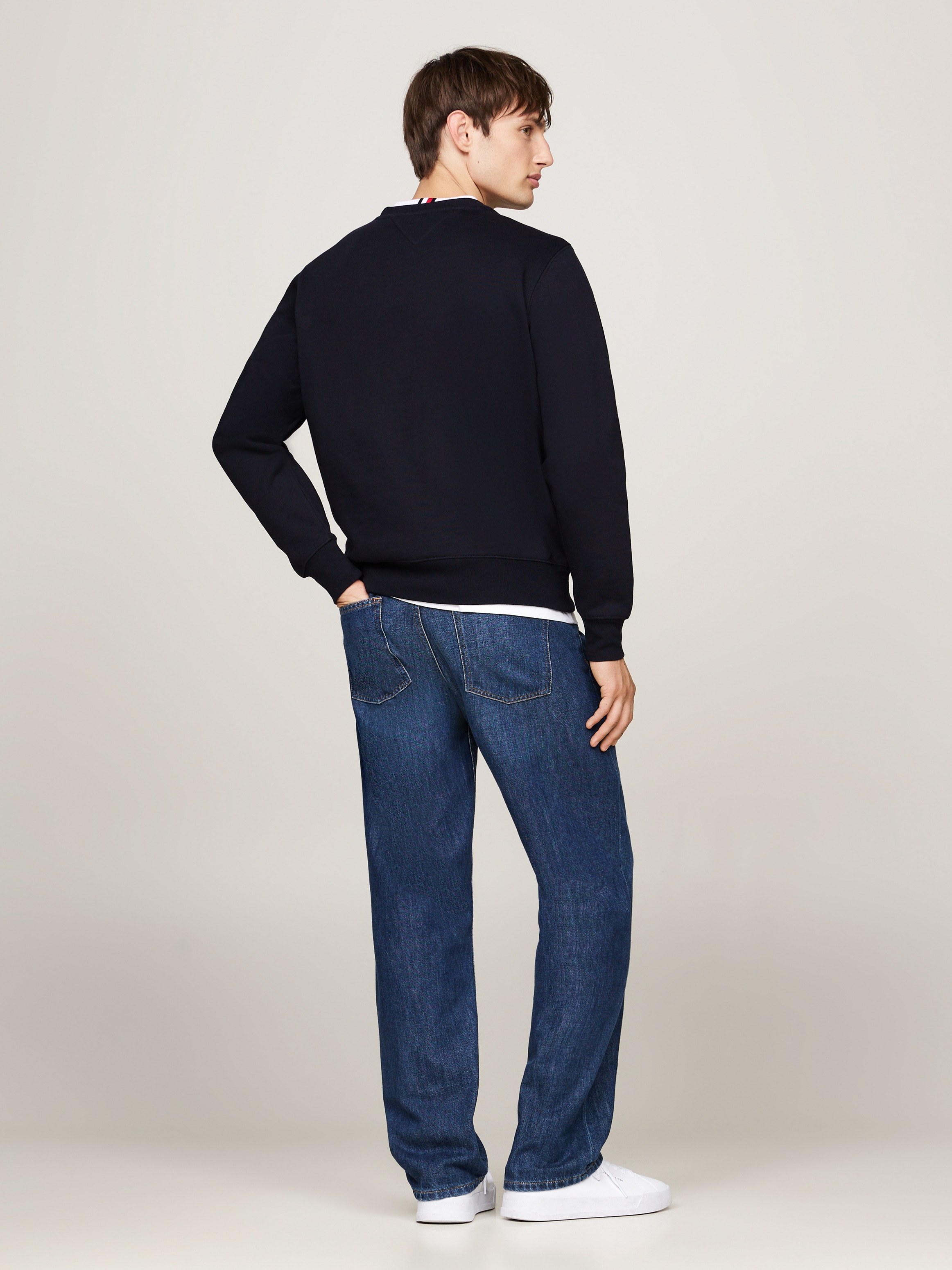 Tommy Hilfiger Sweatshirt »HILFIGER FLAG EMBRO SWEATSHIRT«, mehrfarbige Stickerei auf der Brust