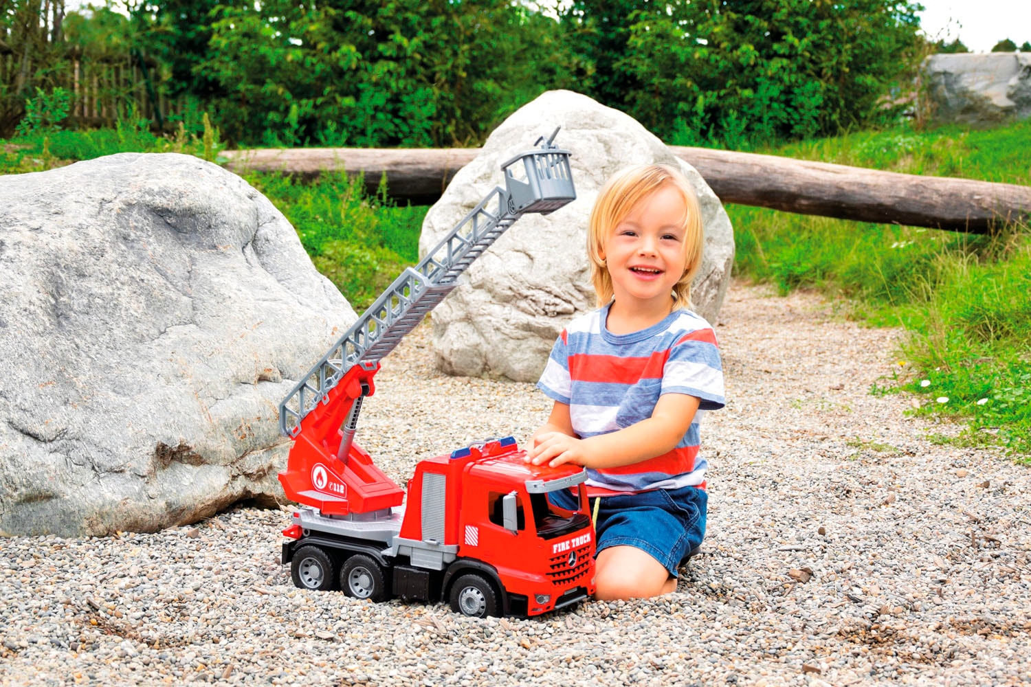 Lena® Jouet pompier »Worxx, Leiterfeuerwehr Mercedes Arocs« fabriqué en Europe
