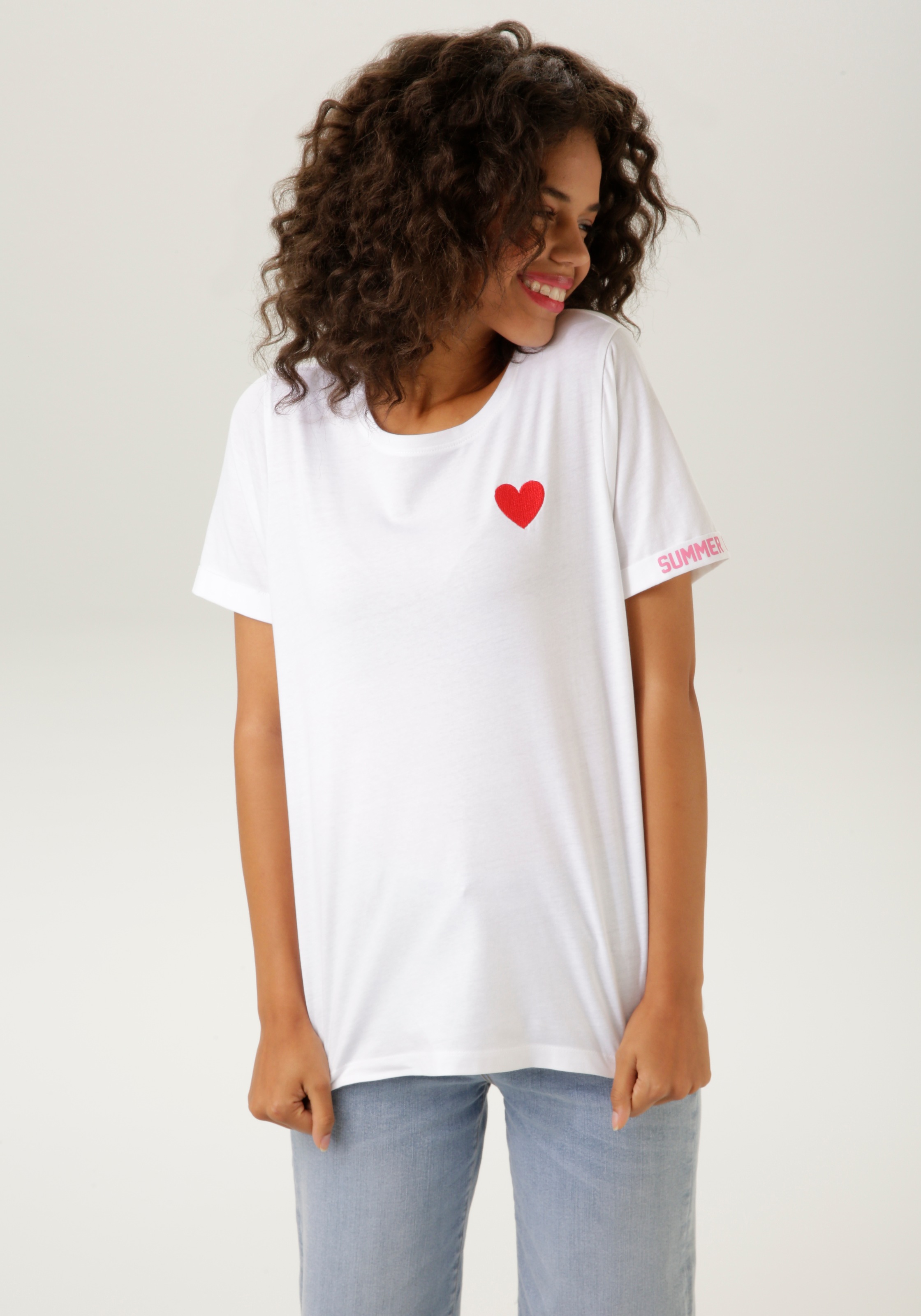 Image of Aniston CASUAL T-Shirt mit Herz-Applikation und bedrucktem Rücken