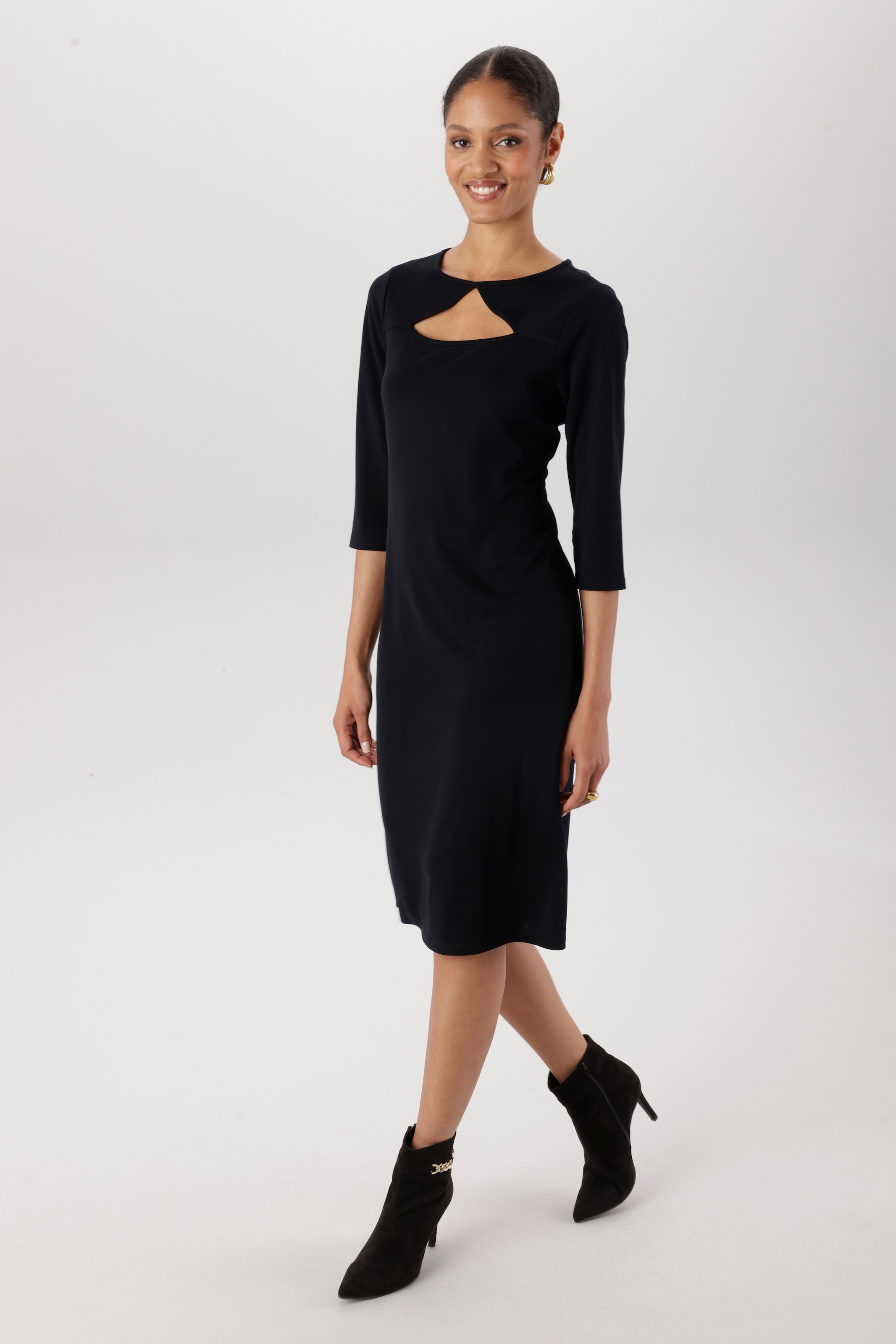 Image of Aniston SELECTED Shirtkleid grosszügiger Cut-Out am Rundhalsausschnitt - NEUE KOLLEKTION