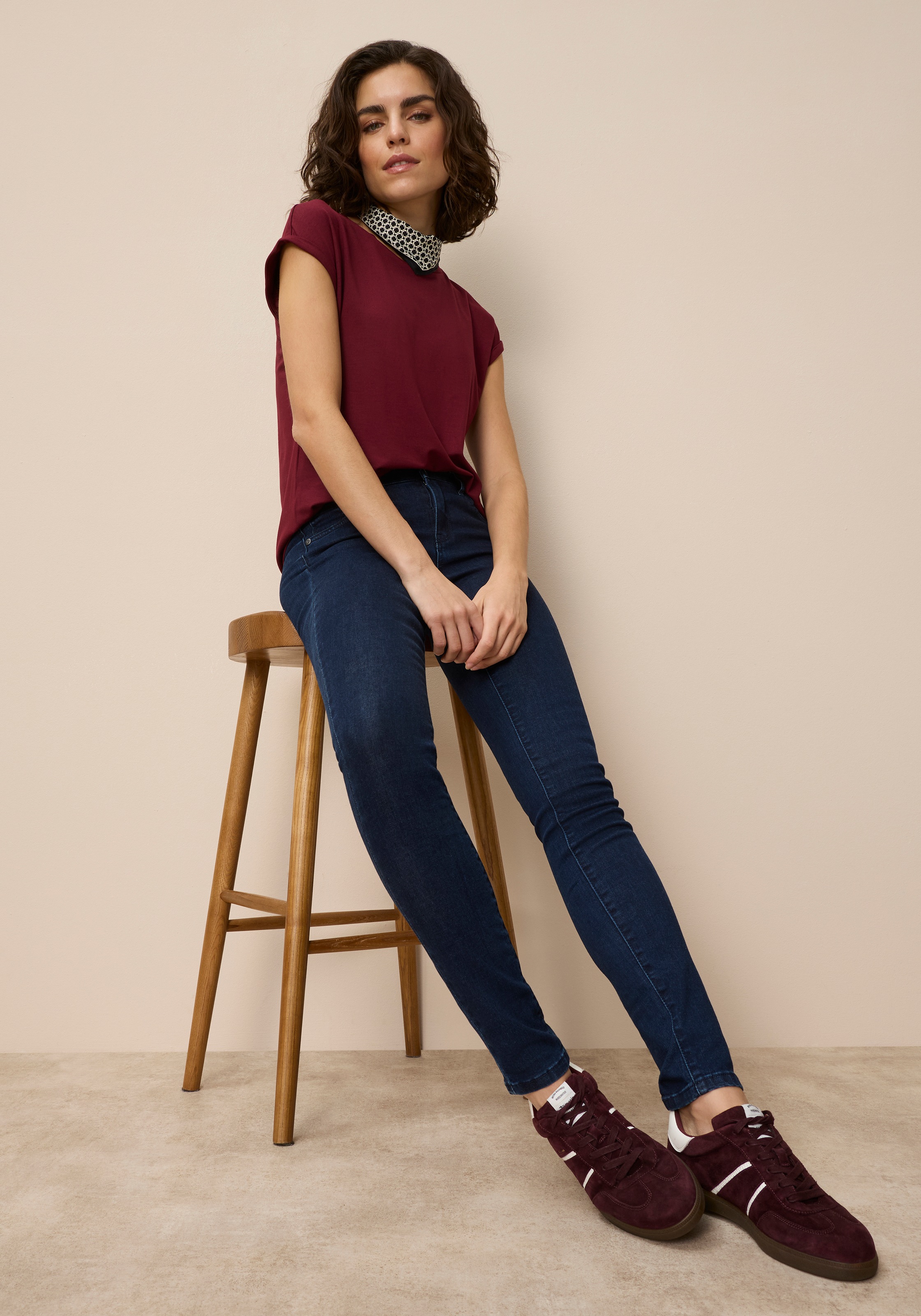 Tamaris Skinny-fit-Jeans »aus bequemen Stretch-Denim« schmale Beinweite, mit Gürtelschlaufenbund, mit Metallreissverschluss