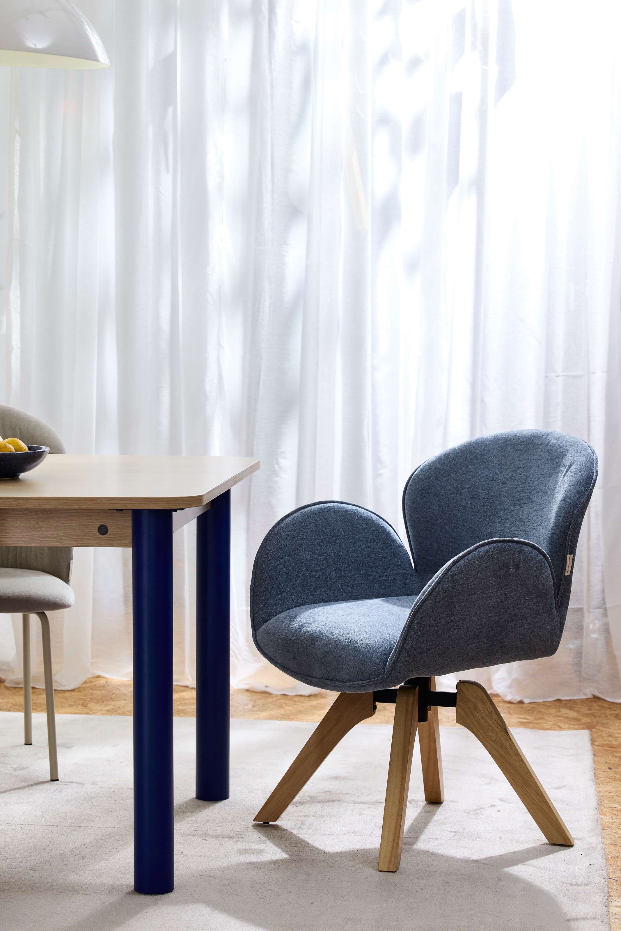 TOM TAILOR HOME Armlehnstuhl »WINGS ARMCHAIR« (Set) 2 Stk.mit Armlehnen, drehbar, Rückholfunktion, Massivholzgestell