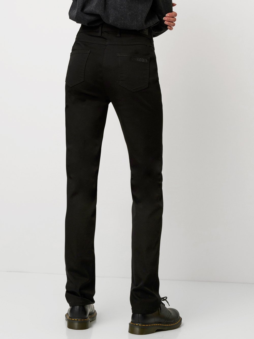 TONI Pantalon slim »TO BE LOVED«  avec petits strass sur la poche
