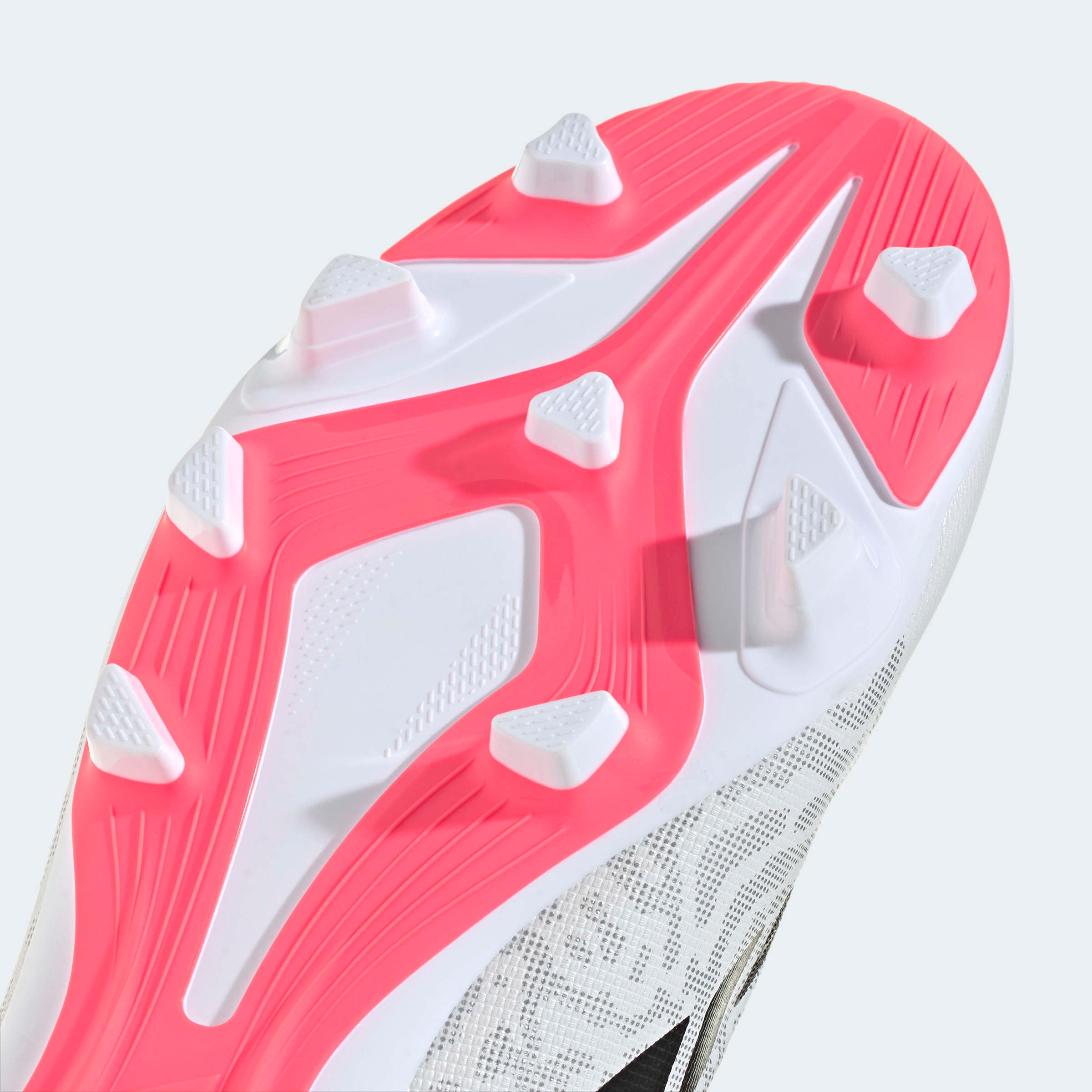 adidas Performance Chaussure de football »PREDATOR CLUB , FESTE BÖDEN/GEMISCHTE BÖDEN«  adapté à de nombreux types de sols