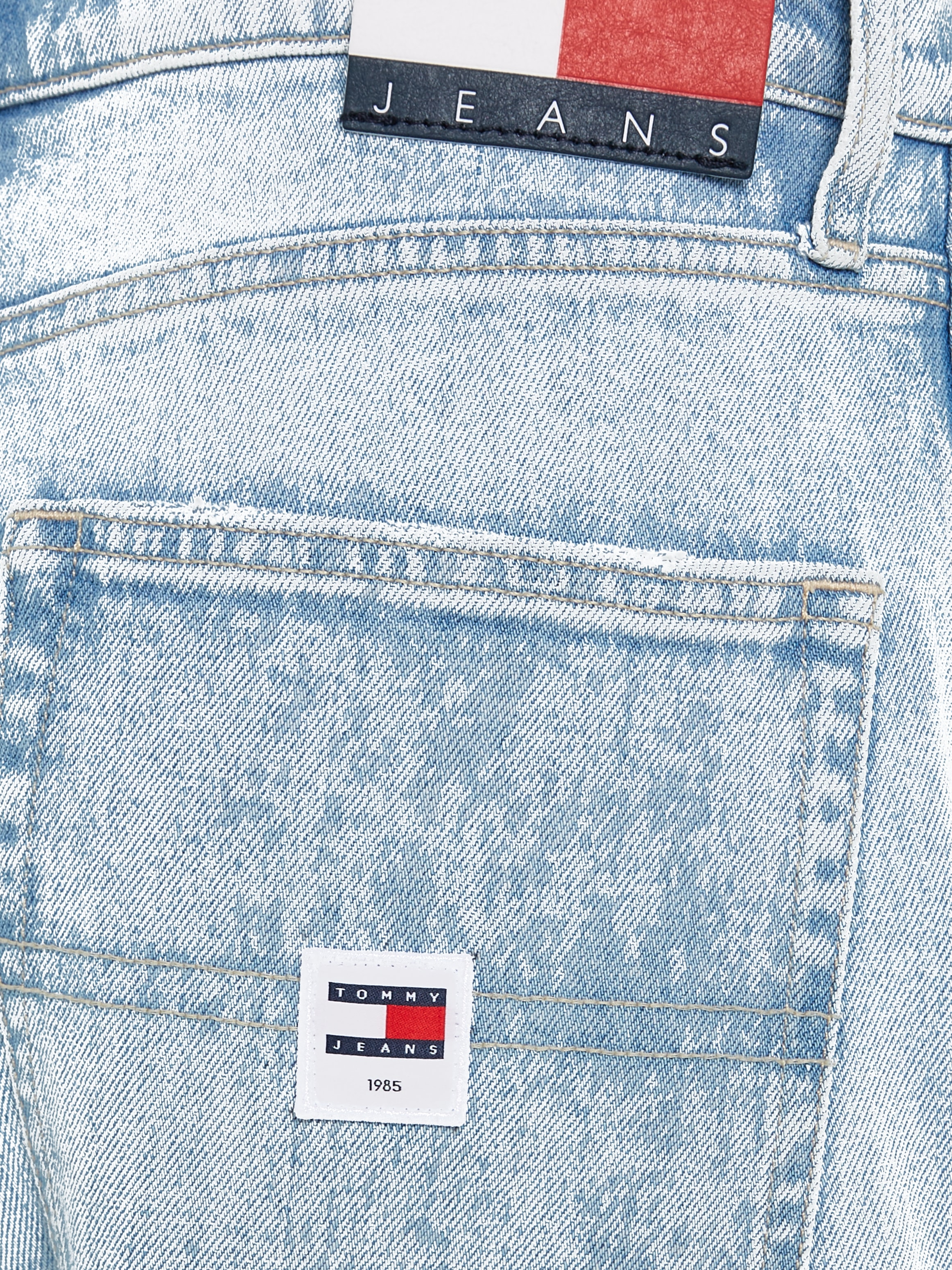 Tommy Jeans Weite Jeans »DAISY JEAN LW BGY BH6110«, mit Logostickerei