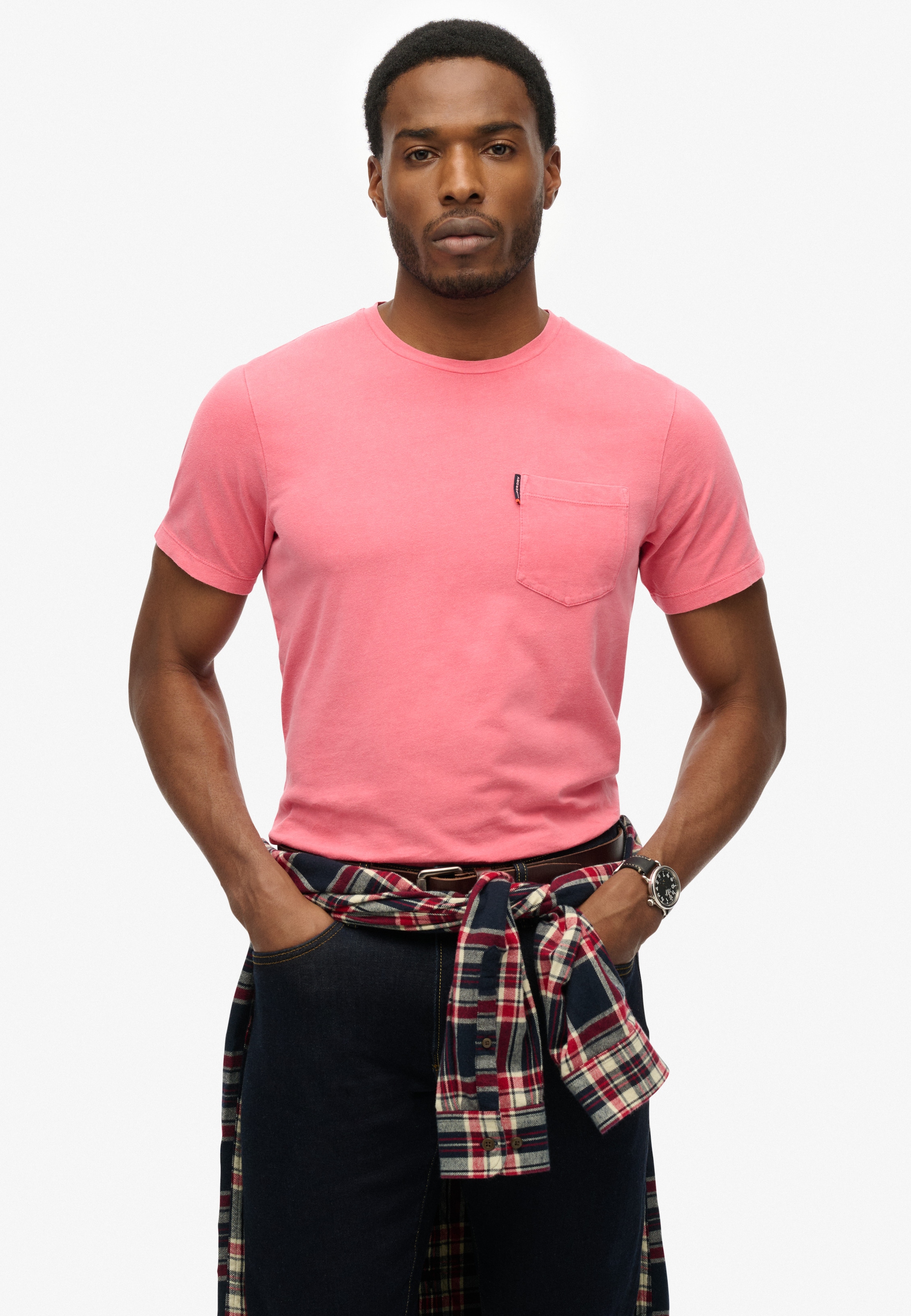 Superdry Rundhalsshirt »CLASSIC ESSENTIAL POCKET TEE«, mit stylischer, aufgesetzter Brusttasche