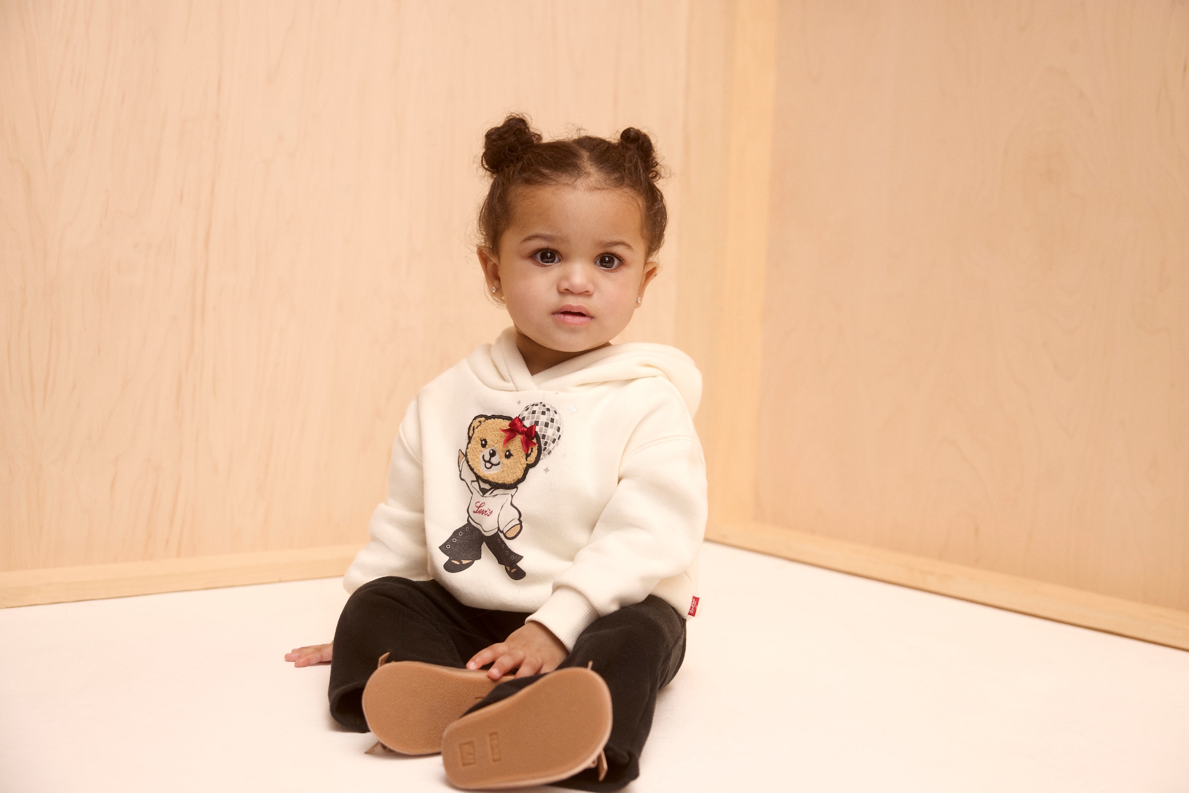 Levi's® Kids Kapuzensweatshirt »LVG LIV GFX HODDY AND FLARE RI«, 2 mit Bärchendesign & Hose - for Girls
