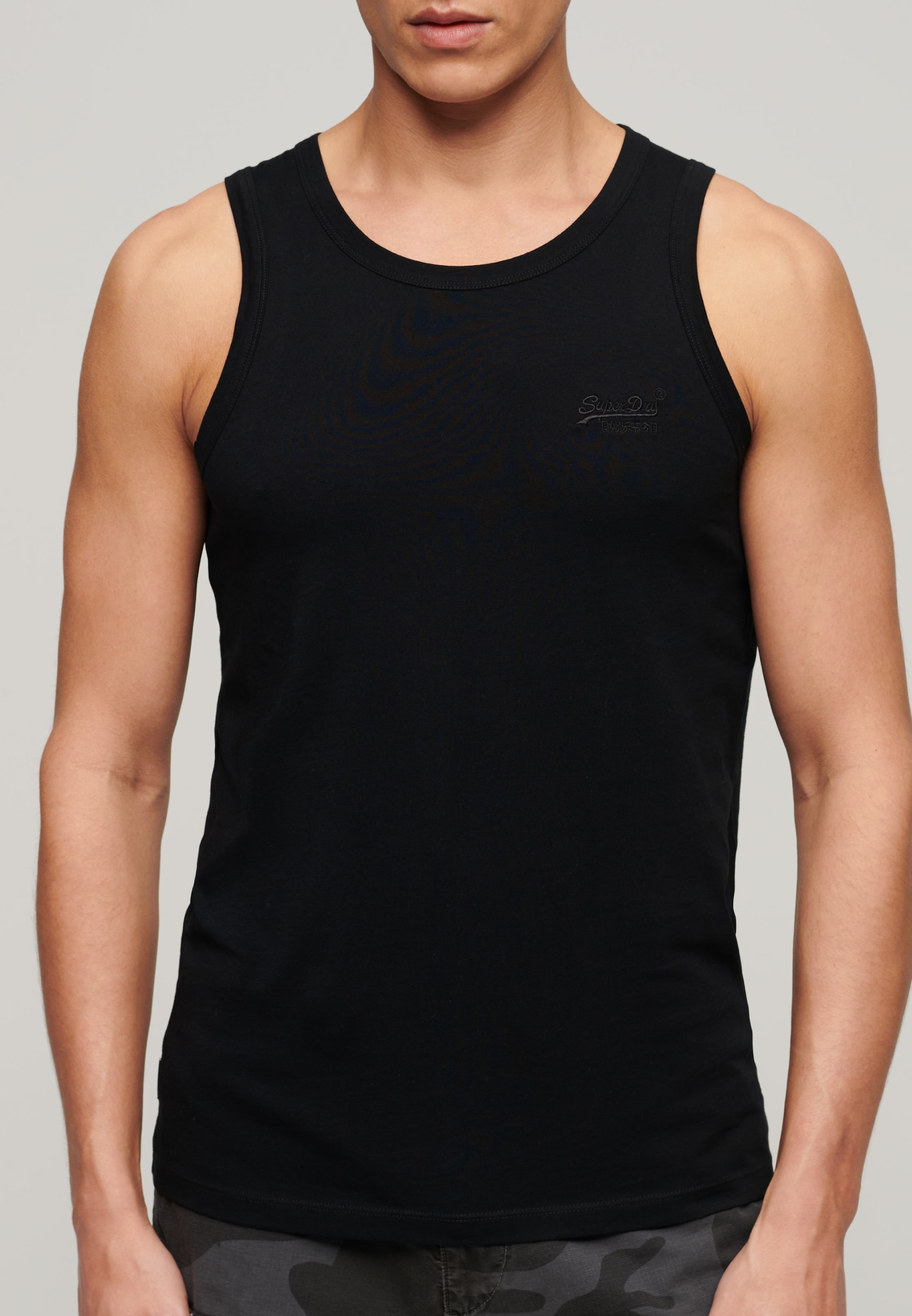 Superdry Débardeur »ESSENTIAL LOGO VEST UB« avec étiquette de marque, en coton et jersey simple, coupe slim, sans manches