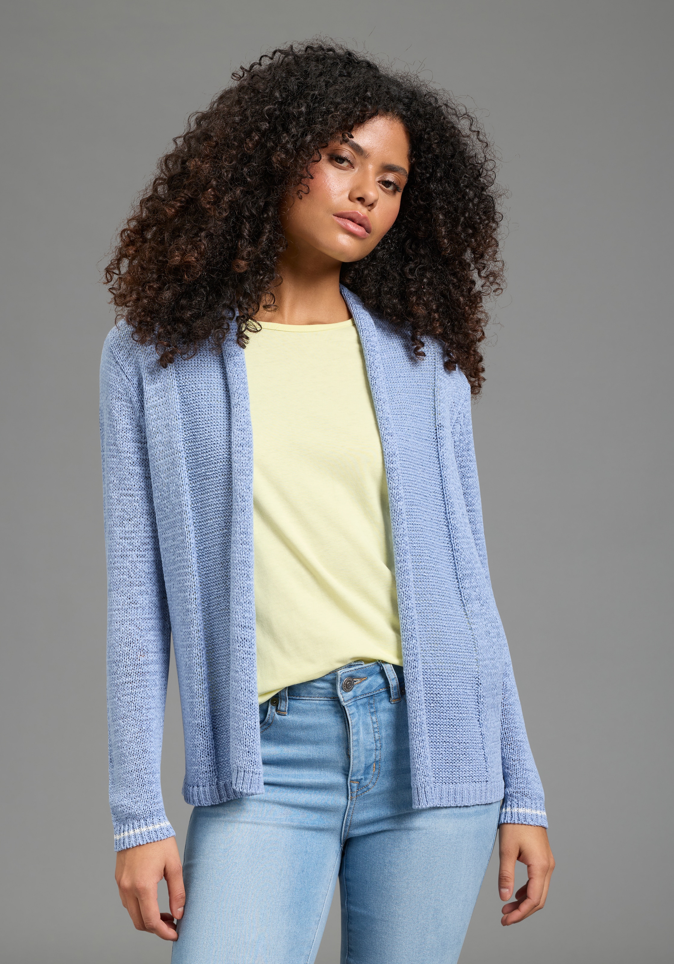 Image of Laura Scott Strickjacke "aus leichtem, kühlen Bändchengarn" mit lässigem Schalkragen, figurumspielende Passform
