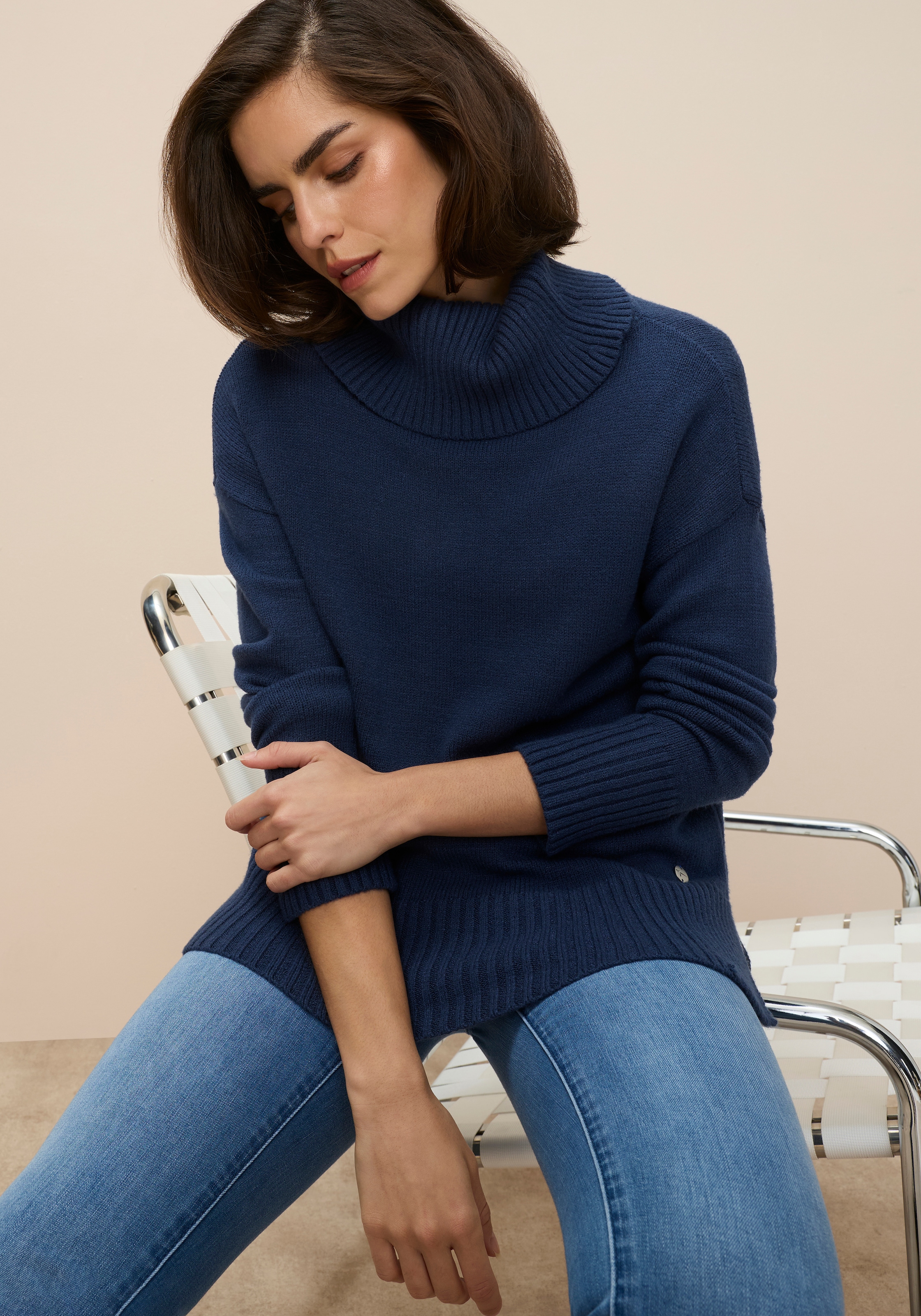 Tamaris Rollkragenpullover in lässiger Form mit seitlichen Schlitzen