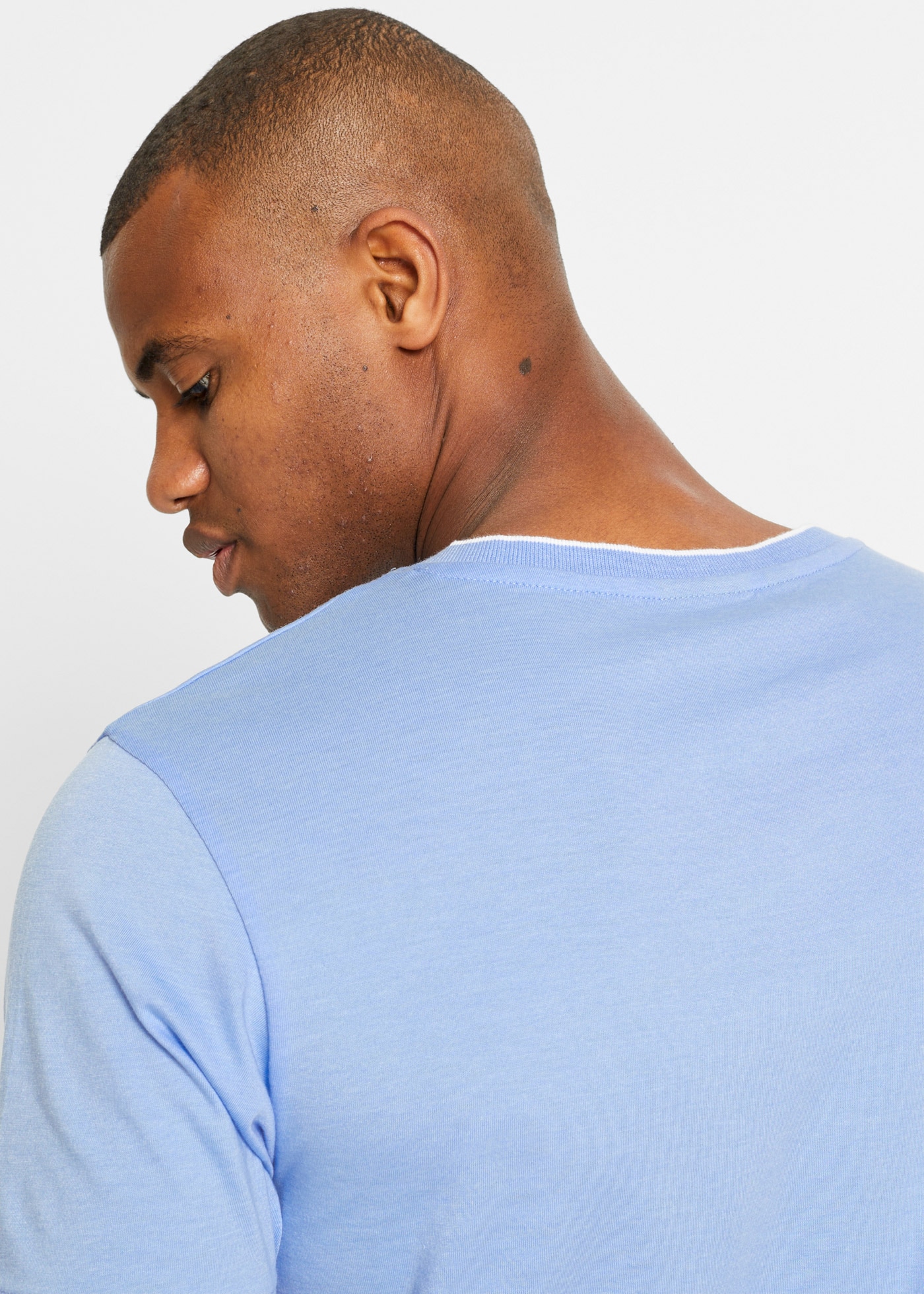 bonprix T-shirt Regular Fit, manches courtes, col en V