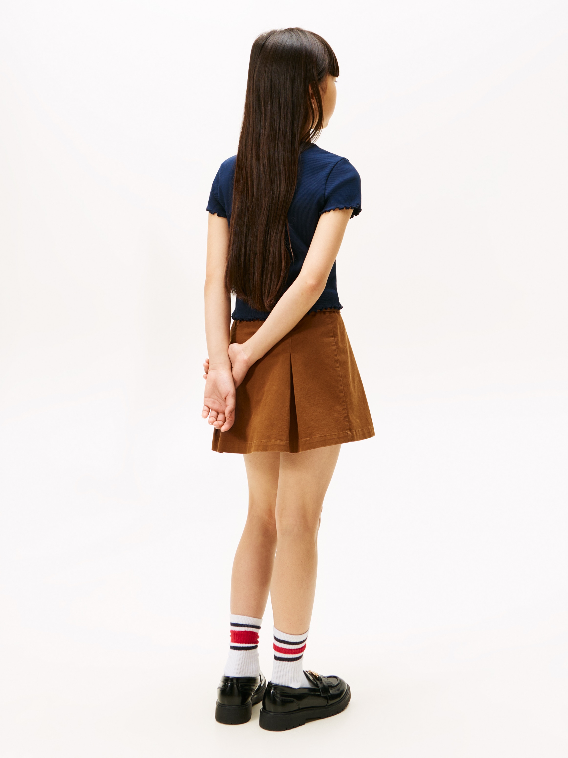 Tommy Hilfiger T-Shirt »ESSENTIAL RIB TOP mit Babylock-Kanten und Stickerei«, unifarben, casual, regular fit, Baumwollmix, Rundhals