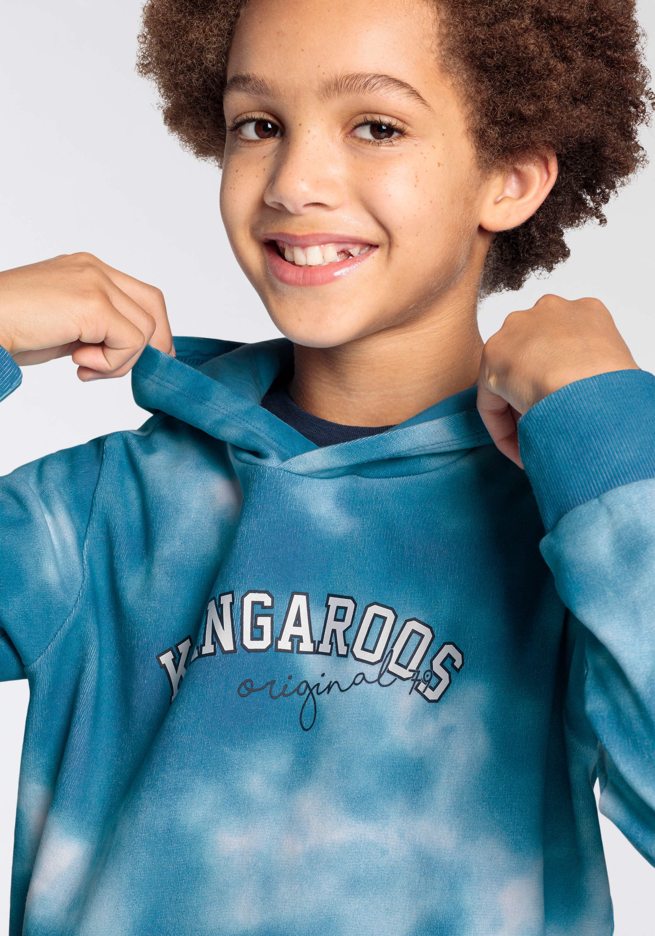 Trendige KangaROOS Kapuzensweatshirt »Kangaroos Jungen«, mit allover  Batik-Print ohne Mindestbestellwert shoppen | Sweatshirts