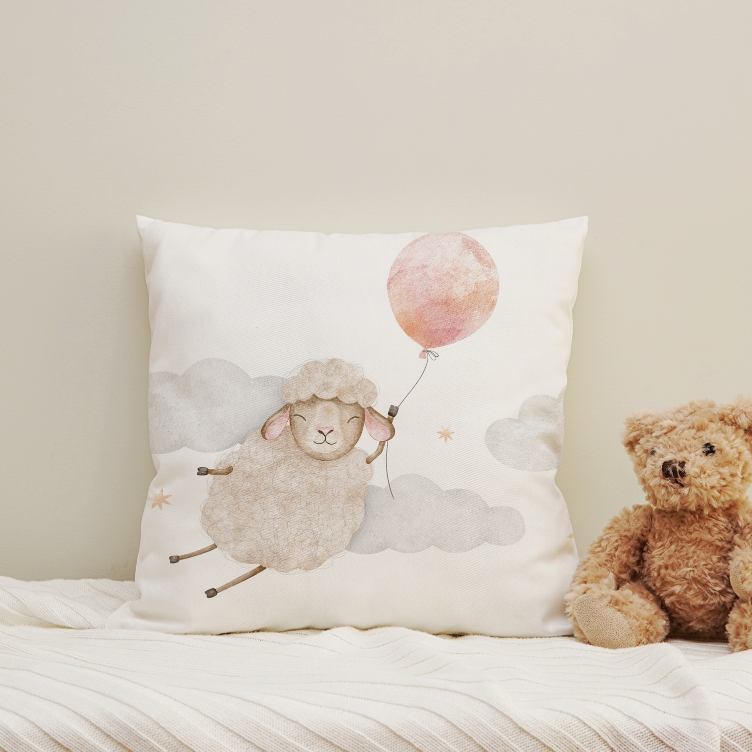 Image of queence Dekokissen "Fliegendes Schaf mit Ballon" Kissenhülle mit HD Premium Druck, geruchsneutral, 40x40cm