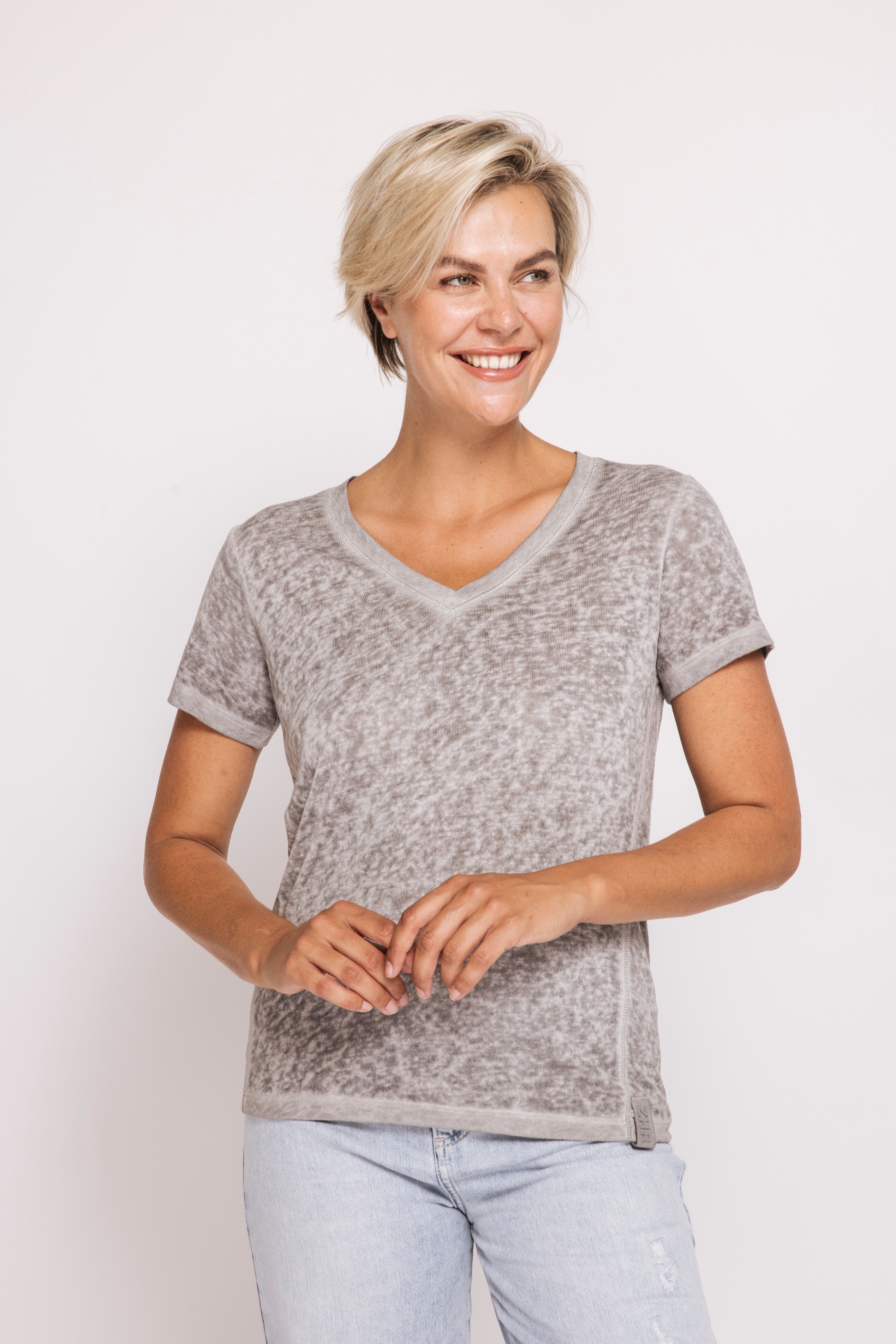 Image of Zhrill T-Shirt "ZHSVANA" Regular Fit, Kurzarm-Design, mit V-Ausschnitt