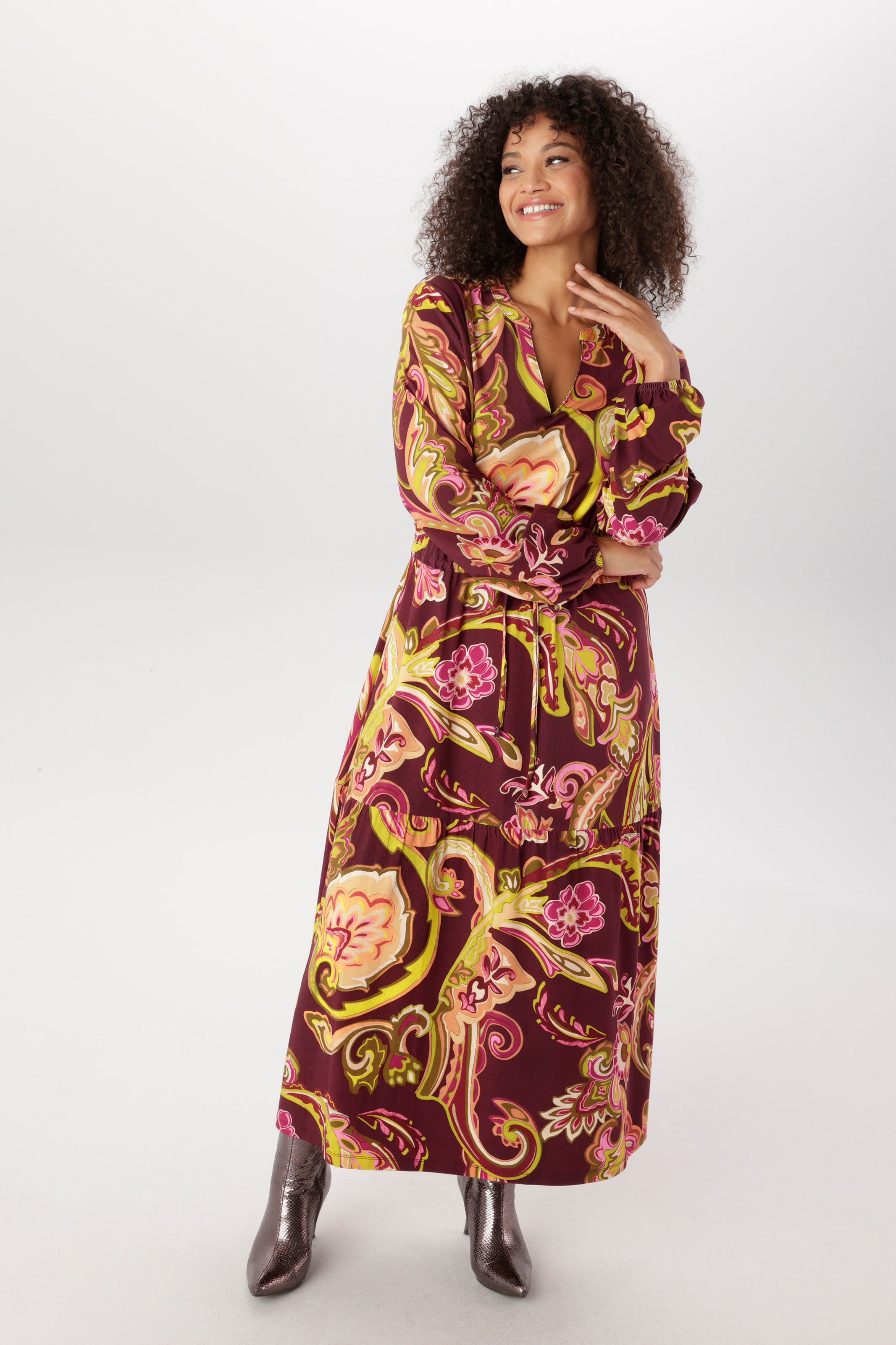 Image of Aniston PLUS Jerseykleid mit Paisley-Druck in satten Farben - NEUE KOLLEKTION