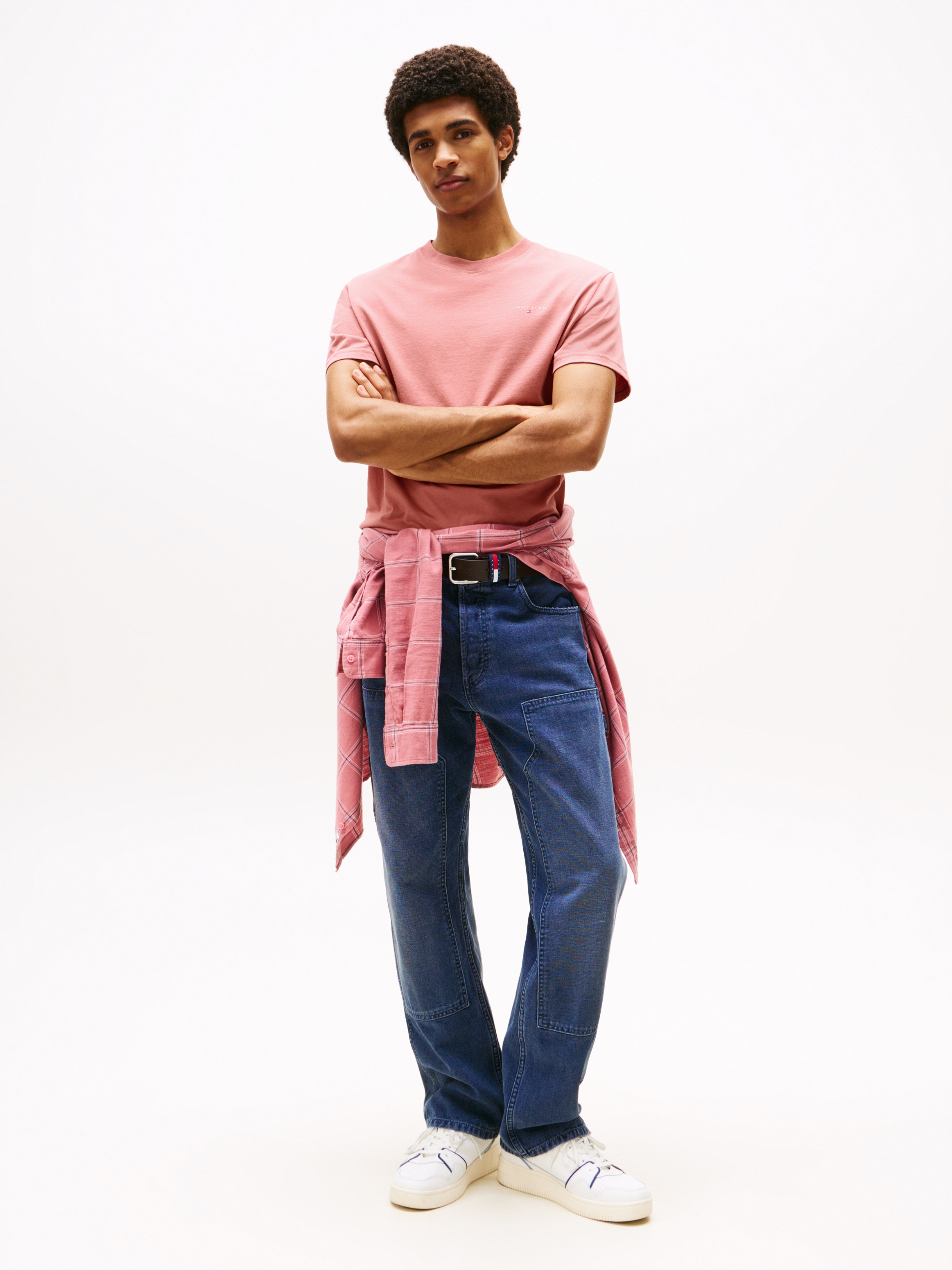 Tommy Jeans T-Shirt »TJM SLIM LINEAR CHEST TEE EXT«, Mit Rundhalsausschnitt