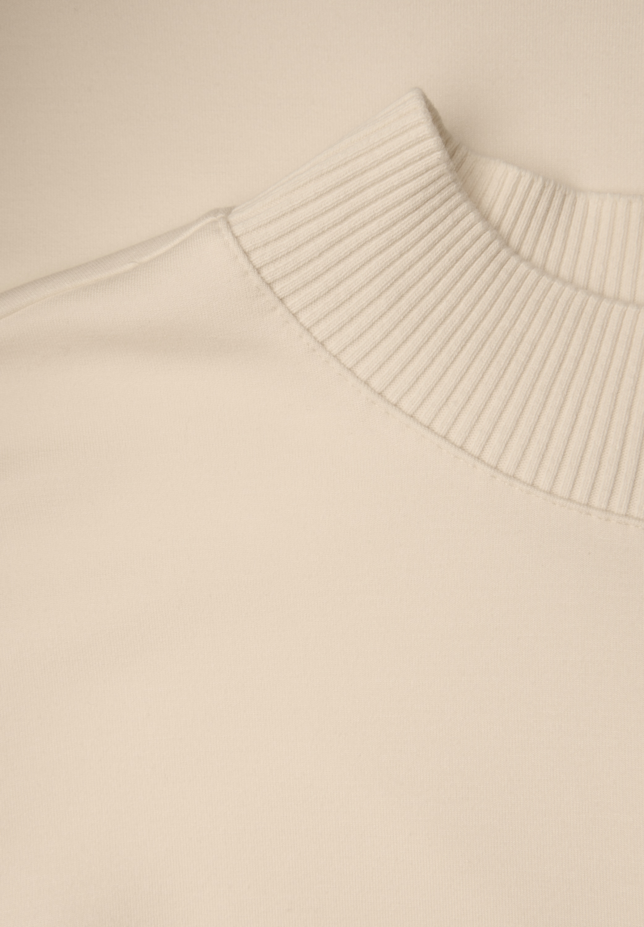 STREET ONE Pull à col rond Feine Rippdetails an Kragen und Ärmelbündchen
