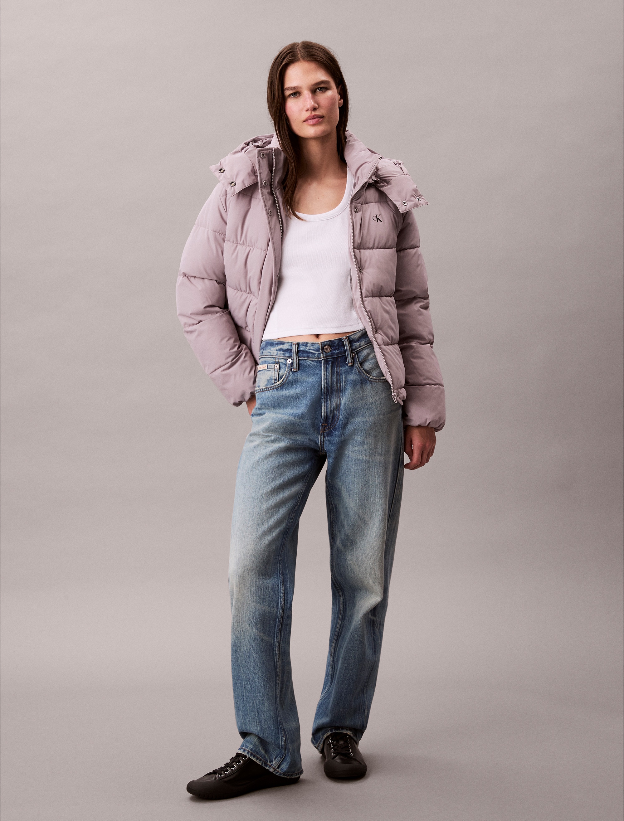 Calvin Klein Jeans Steppjacke »MATTE MONOLOGO MW SHORT PUFFER« mit Kapuze Mit Rundhalsausschnitt, regular fit