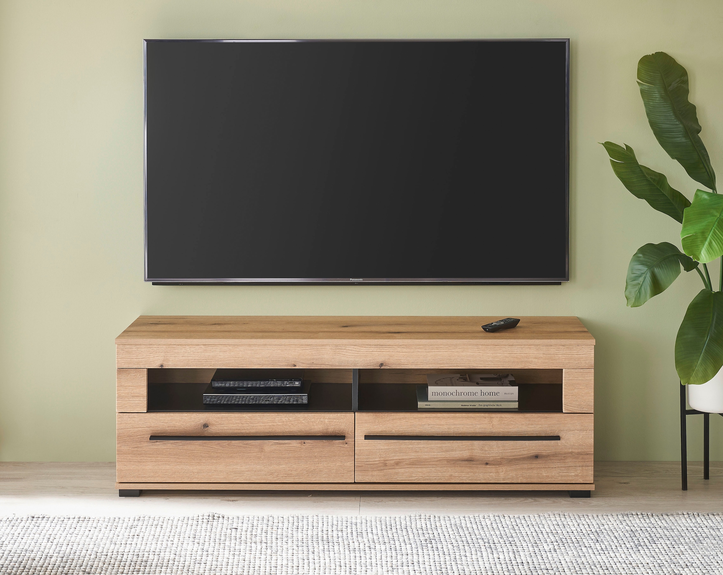 Image of Home affaire Lowboard "modernes TV-Unterteil, Kommode in Eiche Evoke oder weiss" schwarze Stangengriffe, ausreichend Stauraum, vielseitig einsetzbar