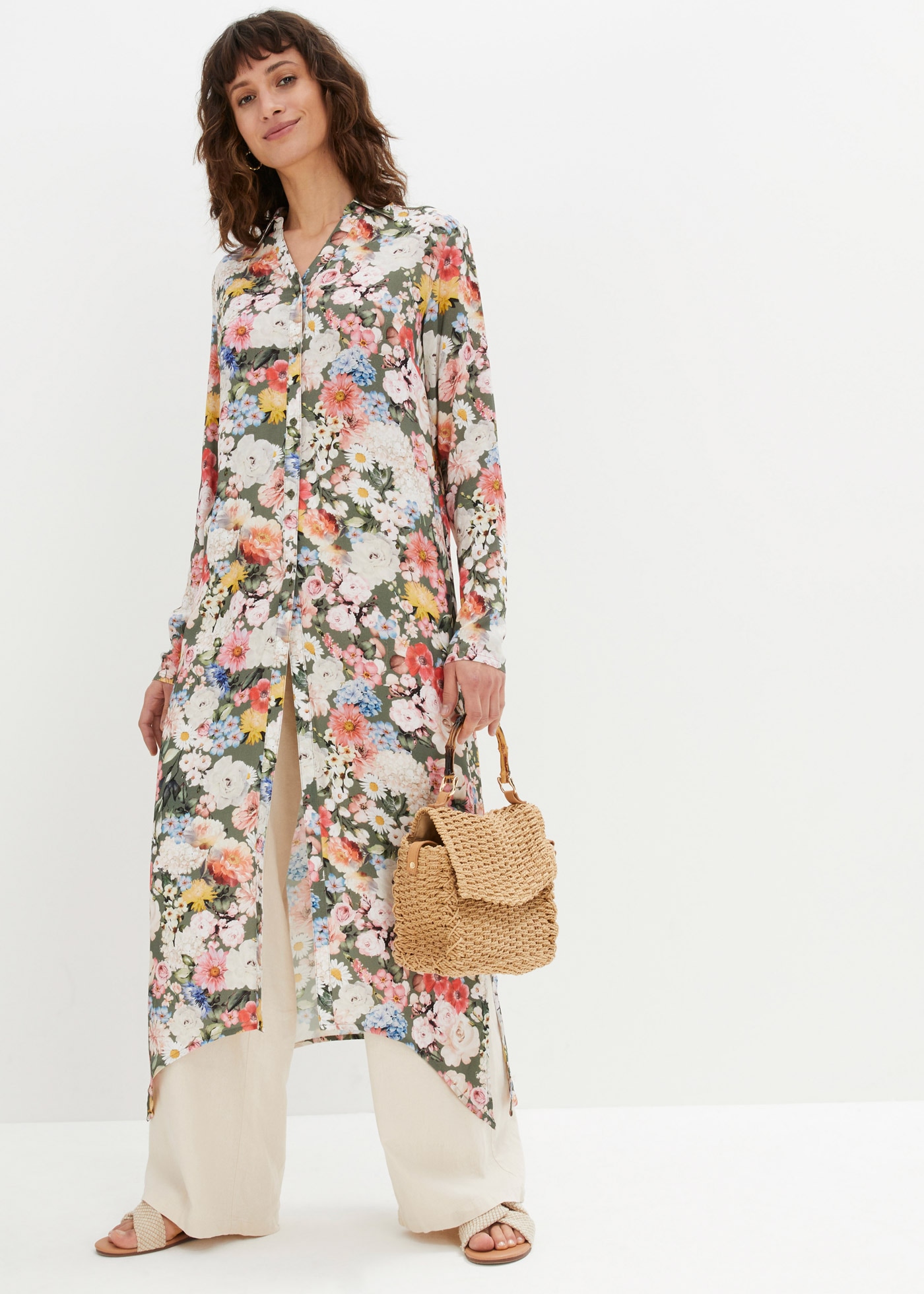 Image of bonprix Longbluse "Longbluse aus fliessender Viskose" extrem lange Form, aus Viskose, mit Blütendruck, mit Hemdblusenkragen