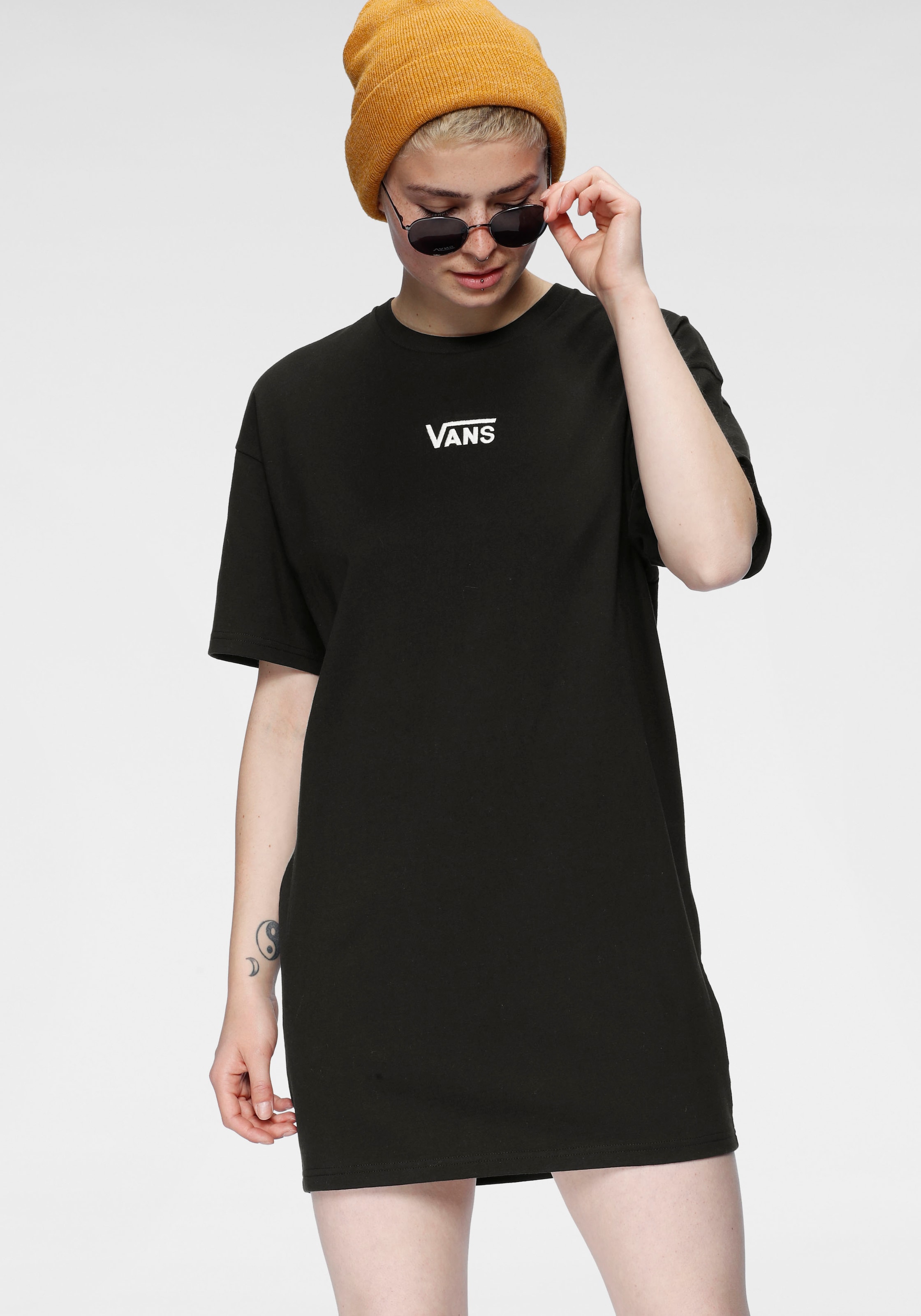 Image of Vans Sommerkleid "CENTER VEE TEE DRESS" Mini-Länge, mit Rundhalsausschnitt, aus Baumwolle, lässige Passform
