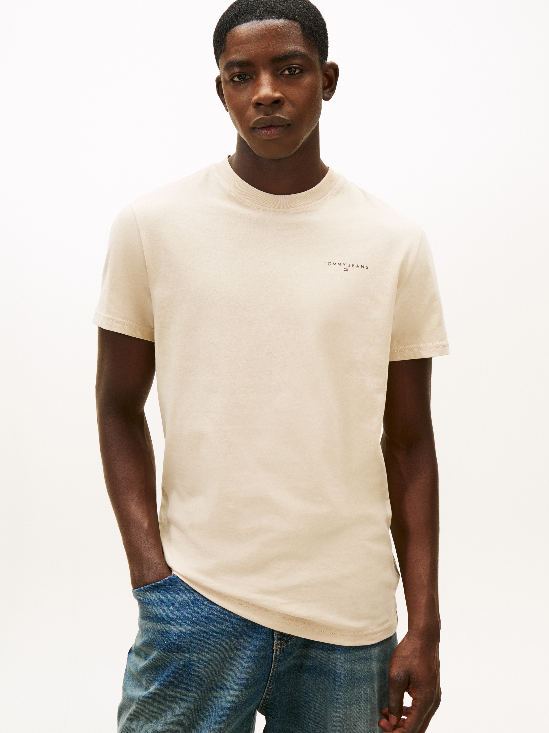 Image of Tommy Jeans T-Shirt "TJM SLIM LINEAR CHEST TEE EXT" Mit Rundhalsausschnitt