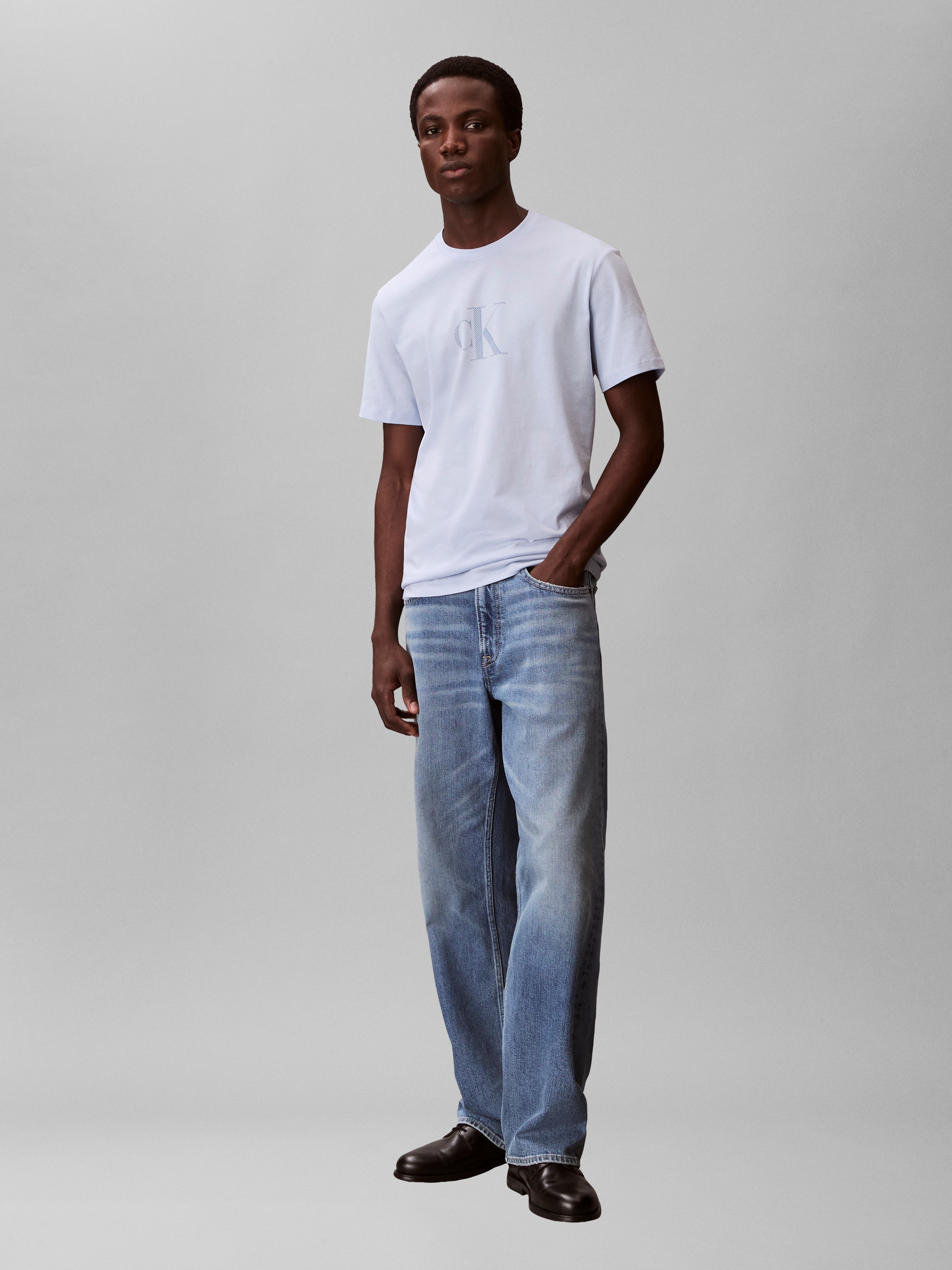 Calvin Klein T-shirt col rond, coupe régulière, grand imprimé au dos