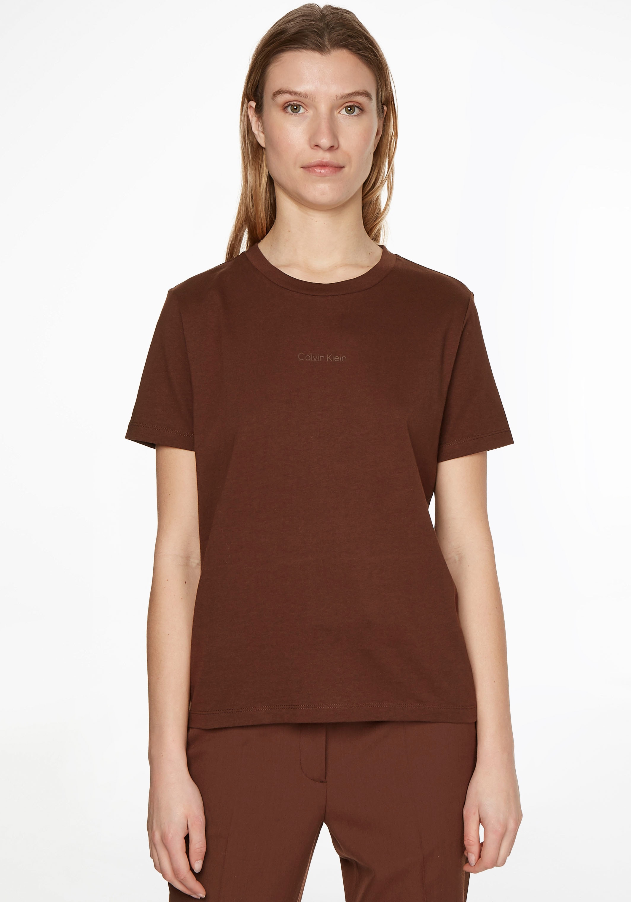 Rundhalsshirt »MICRO LOGO REGULAR T-SHIRT«, mit dezentem Calvin Klein Logo auf der Brust