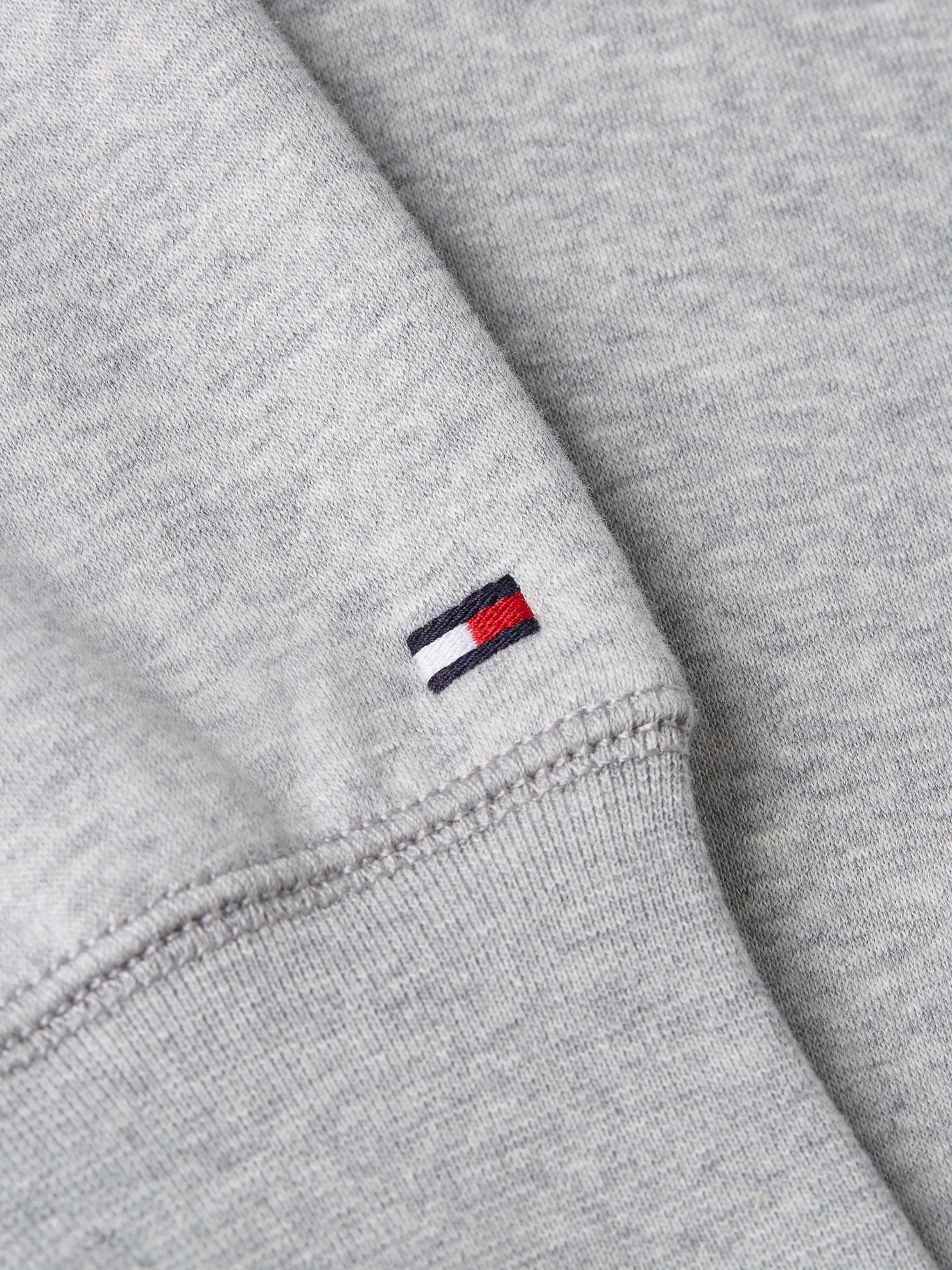 Tommy Hilfiger Sweatshirt »TOMMY LOGO SWEATSHIRT«, mit klassischem Rundhalsausschnitt