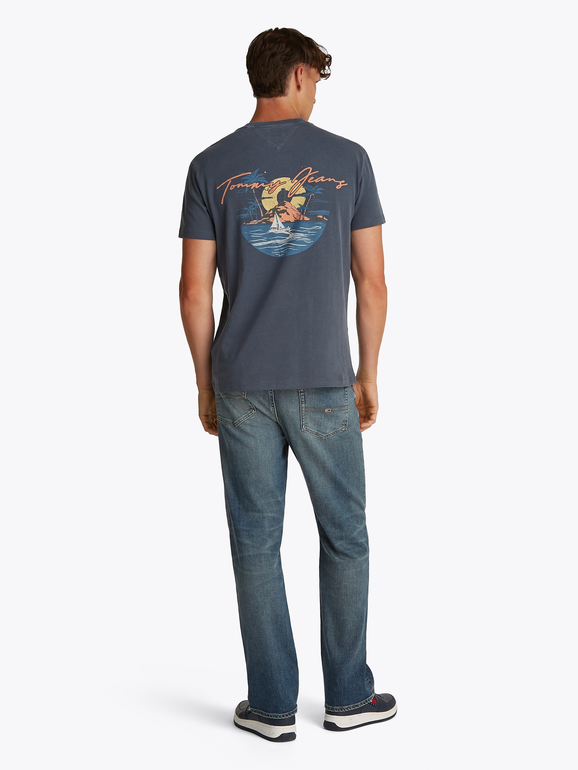 Tommy Jeans T-Shirt »TJM REG SIG SAILING SS TEE EXT«, mit grossem Rückendruck