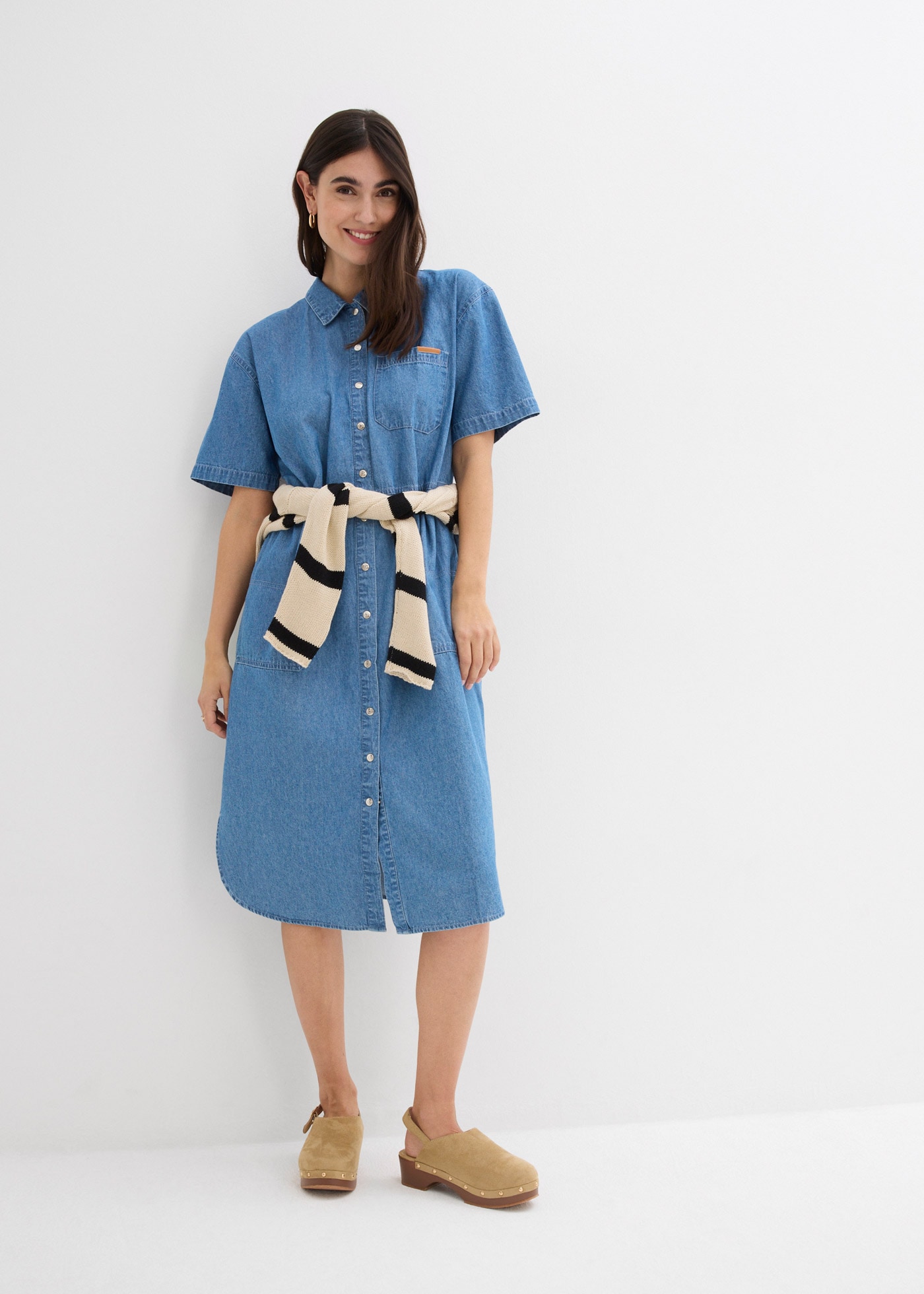 Image of bonprix Jeanskleid "Jeanskleid, Oversized" Brusttasche für lässigen Look, aus Baumwolle, Oversize-Passform