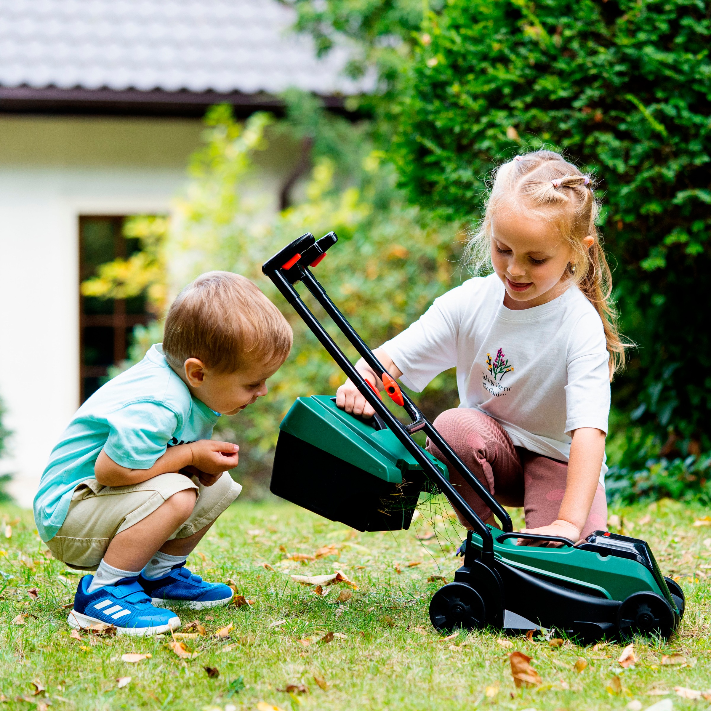 Klein Kinder-Rasenmäher »Bosch mini, Rotak II mit Sounds«, und Licht; Made in Germany