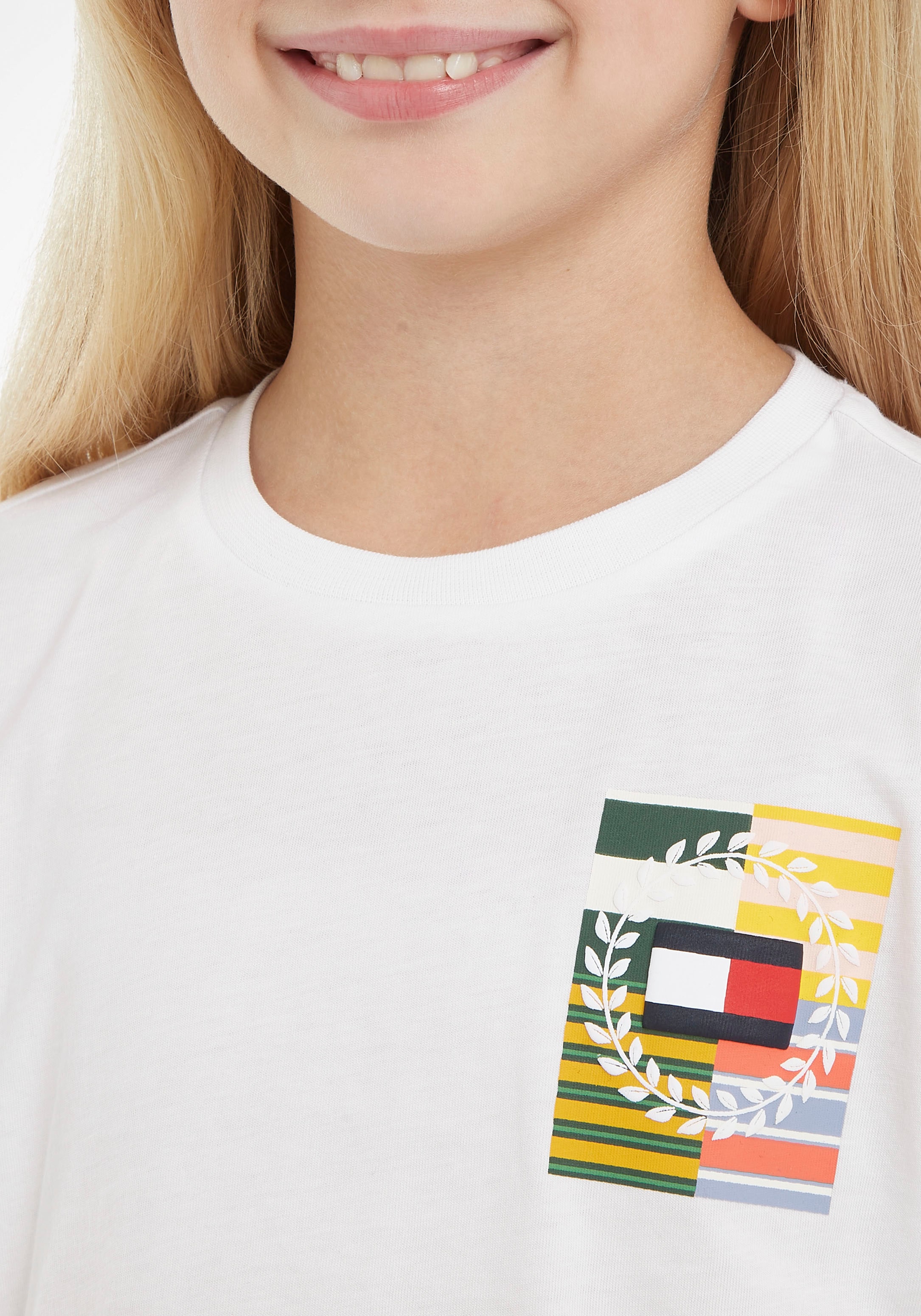 Tommy Hilfiger Langarmshirt »MULTI ARTWORK TEE L/S«, mit grossem Print auf dem Rücken & kleinem auf der Brust