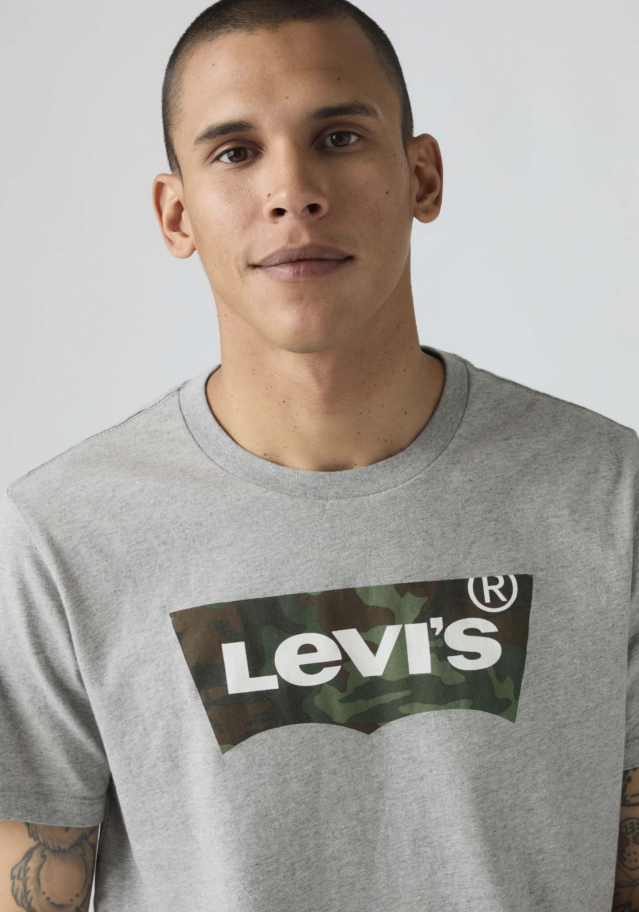 Levi's® T-Shirt »Batwing Logo Tee« mit Logo-Front-Print